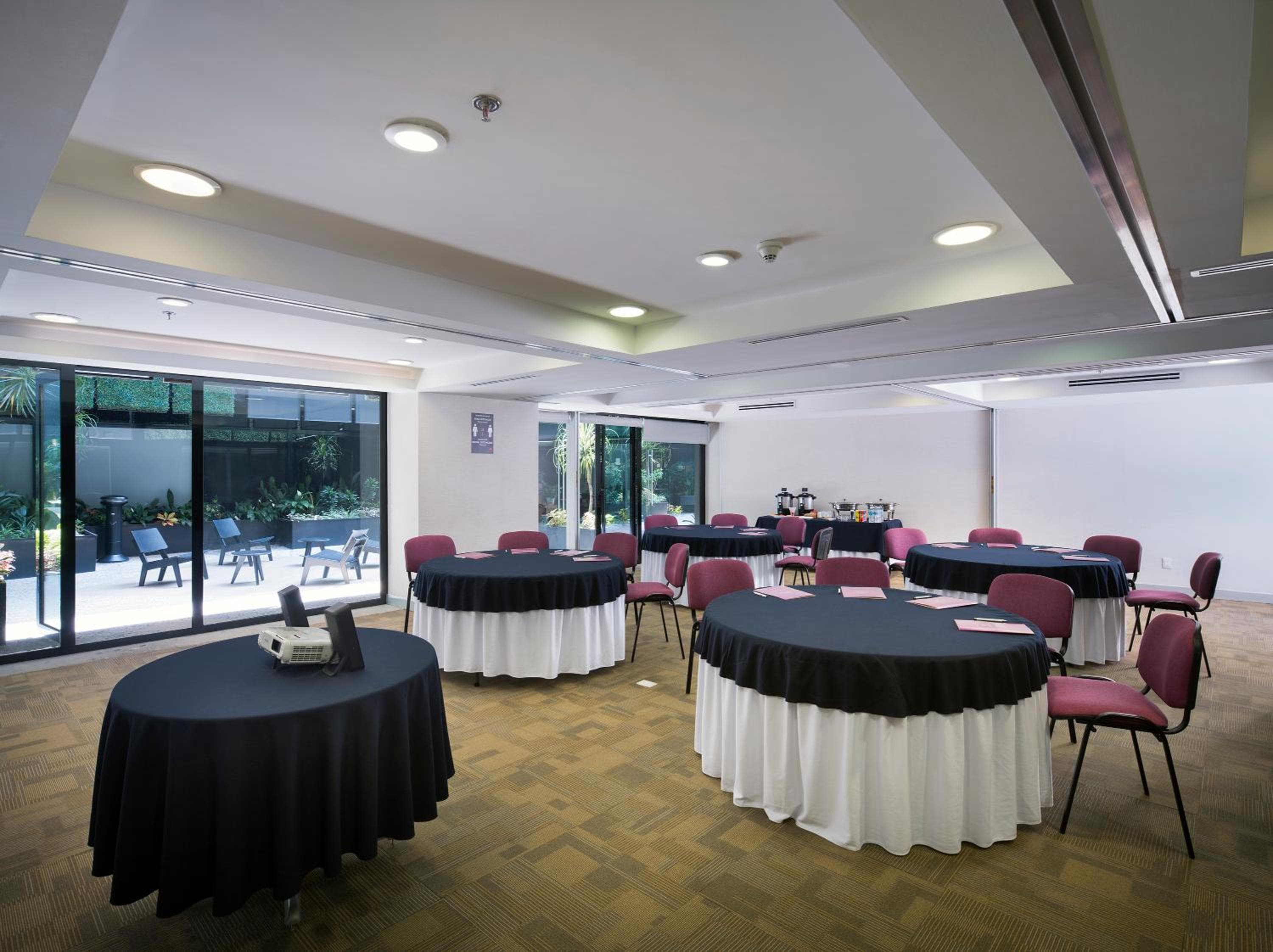 Las Suites Campos Eliseos — 18