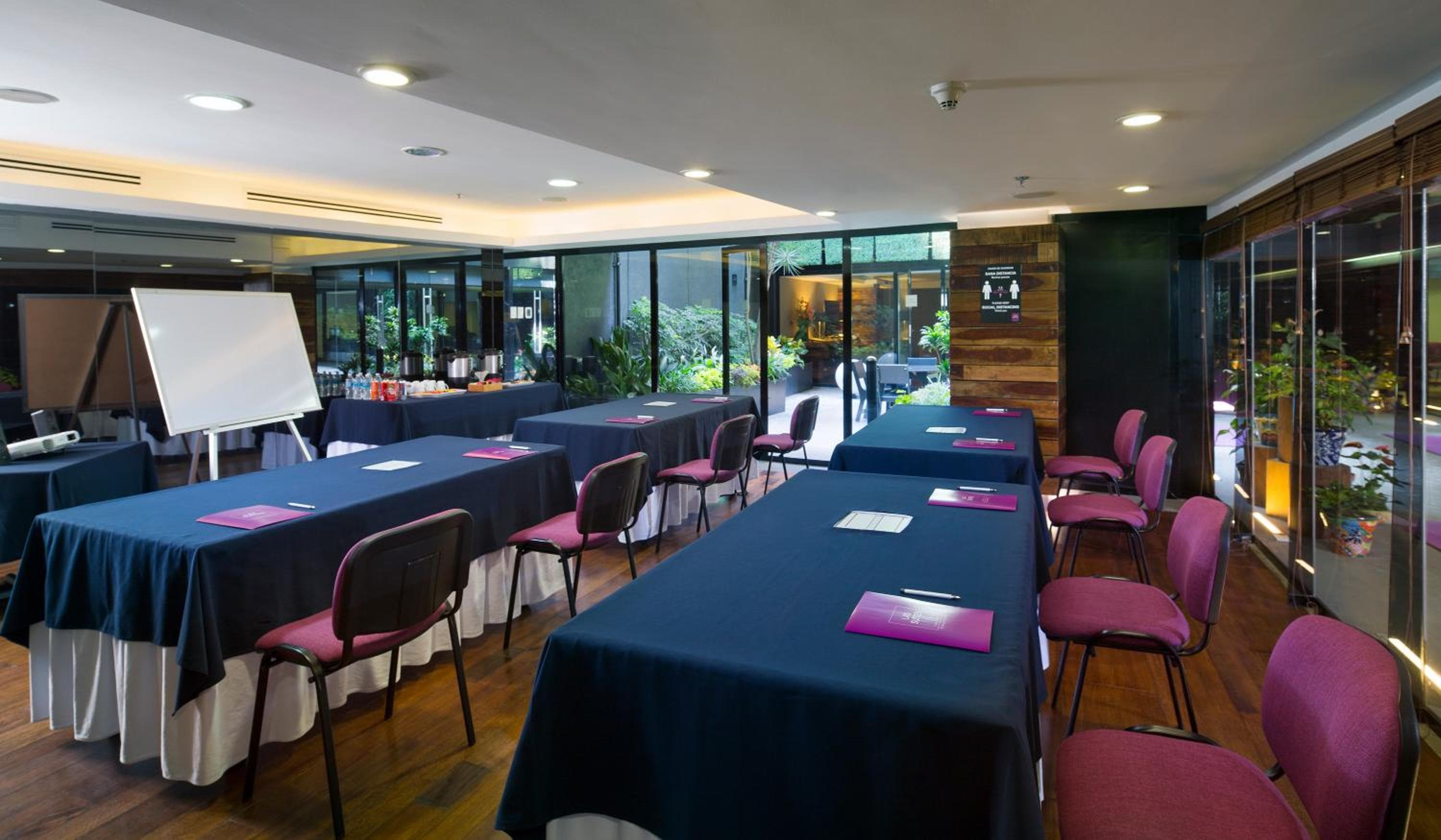 Las Suites Campos Eliseos — 24