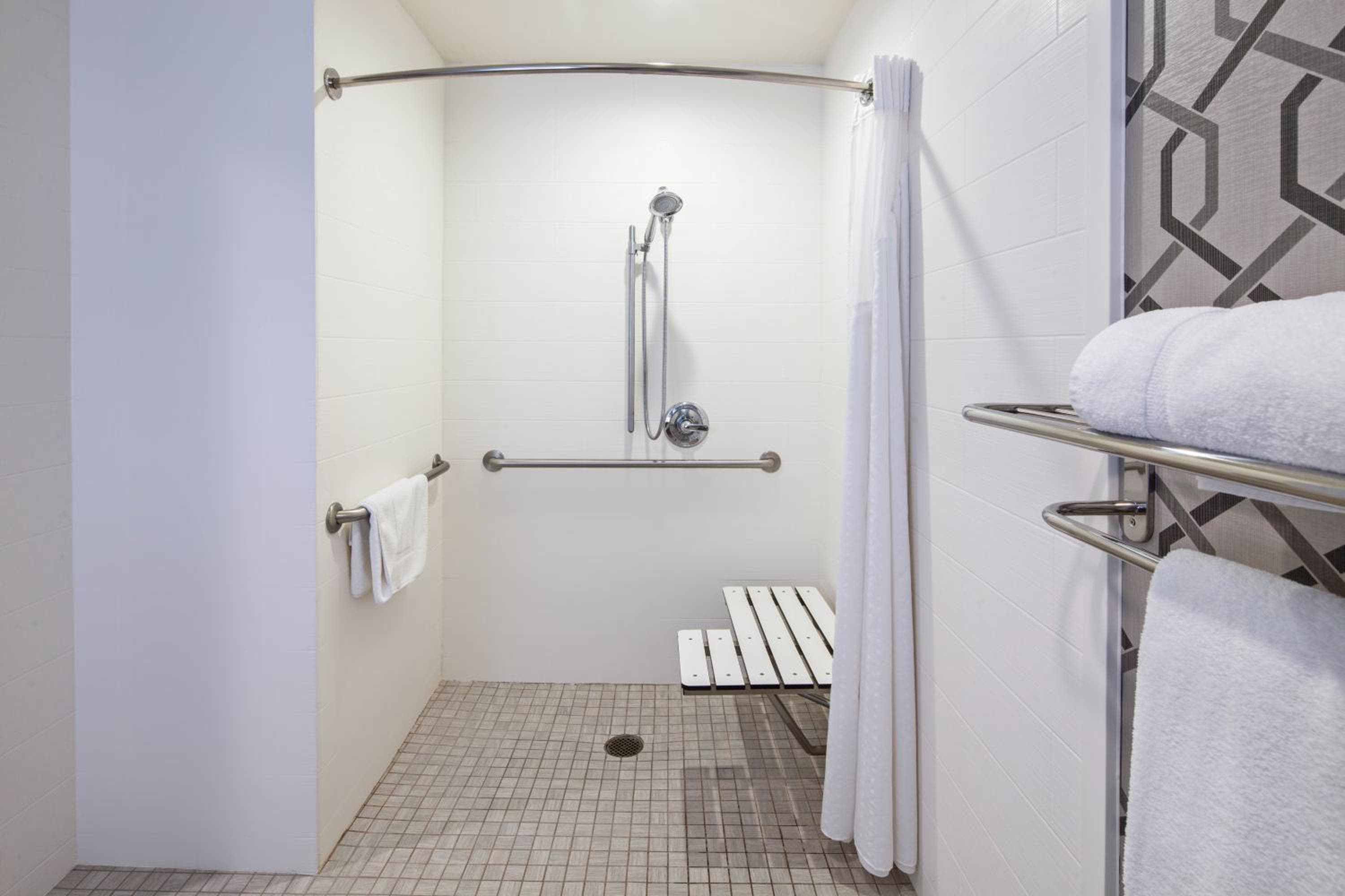 Holiday Inn Express Hollywood Walk of Fame by IHG — 8