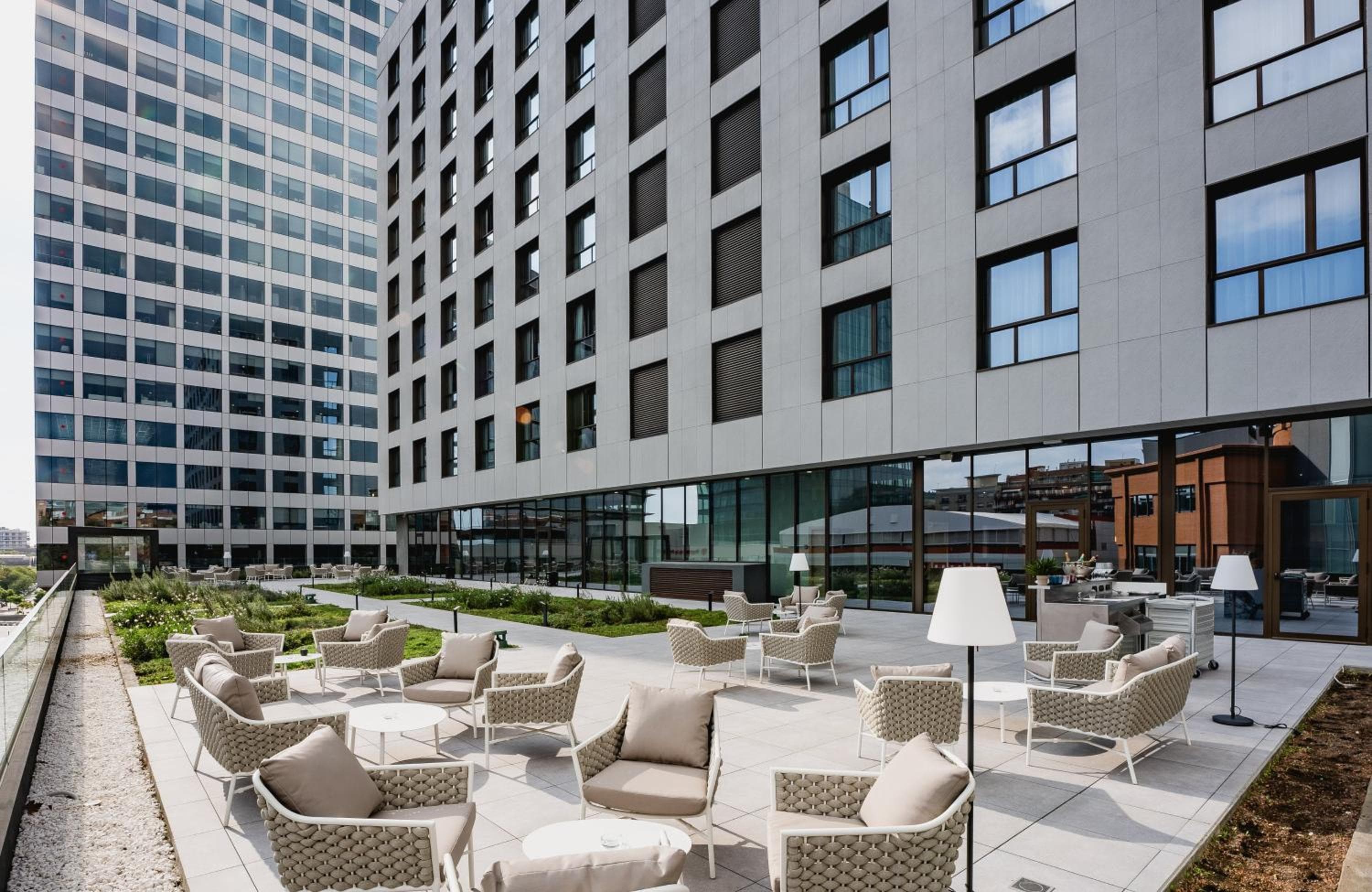 Leonardo Royal Hotel Barcelona Fira — 11