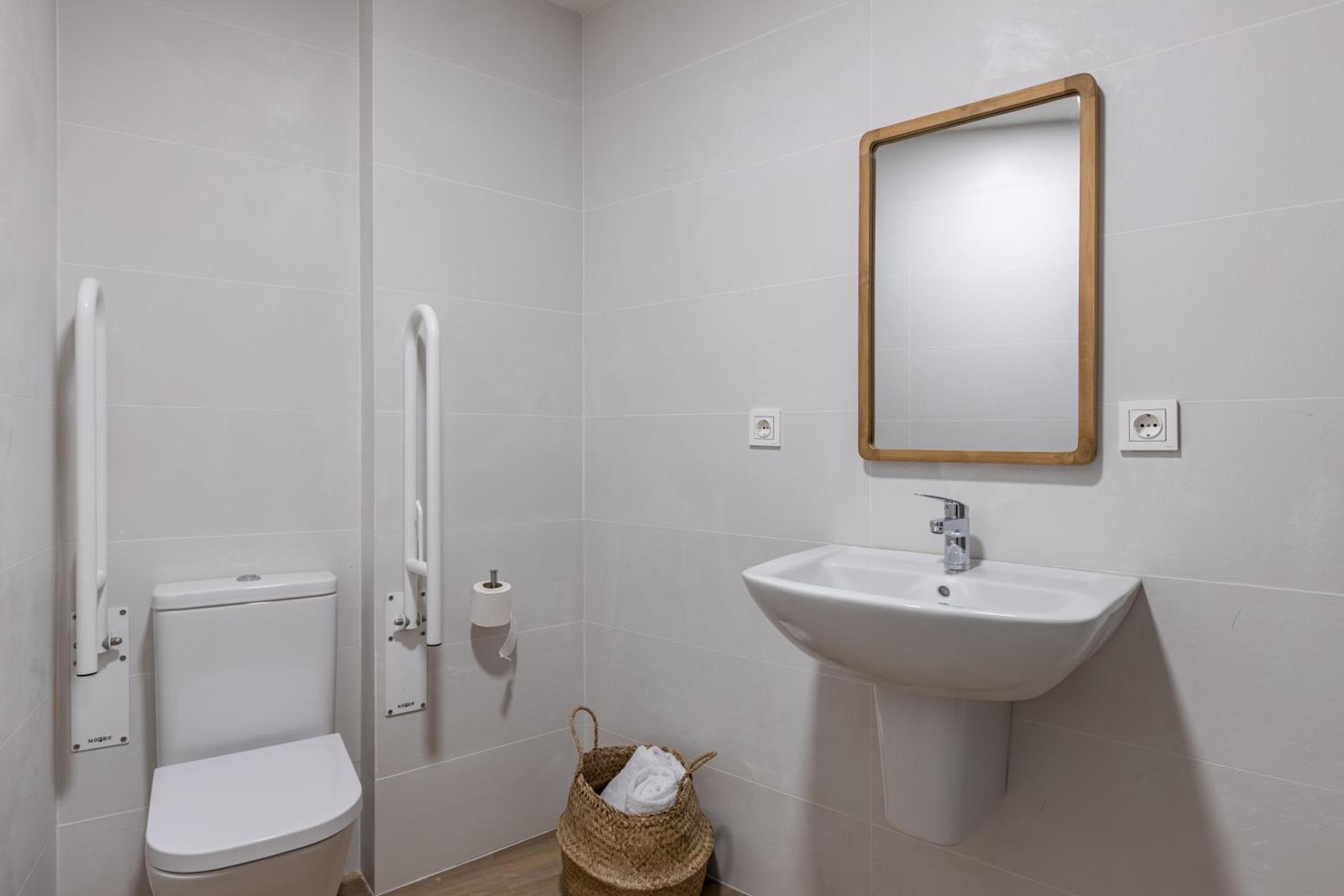 Apartamentos Líbere Málaga la Merced — 4