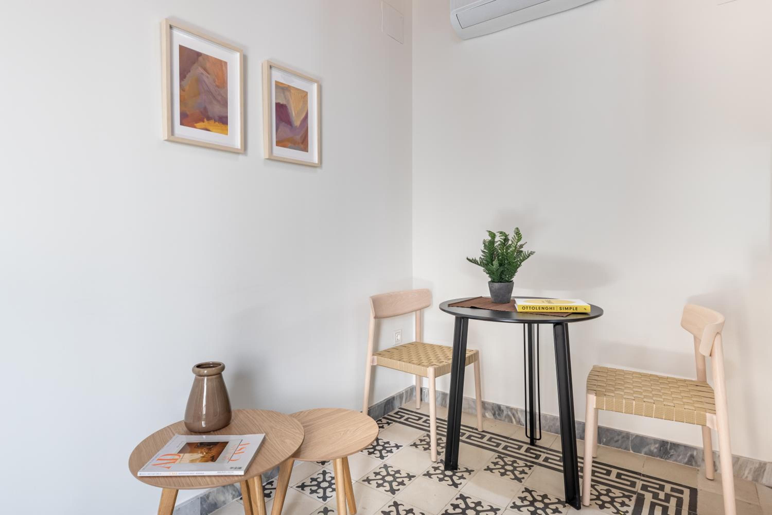Apartamentos Líbere Málaga la Merced — 28
