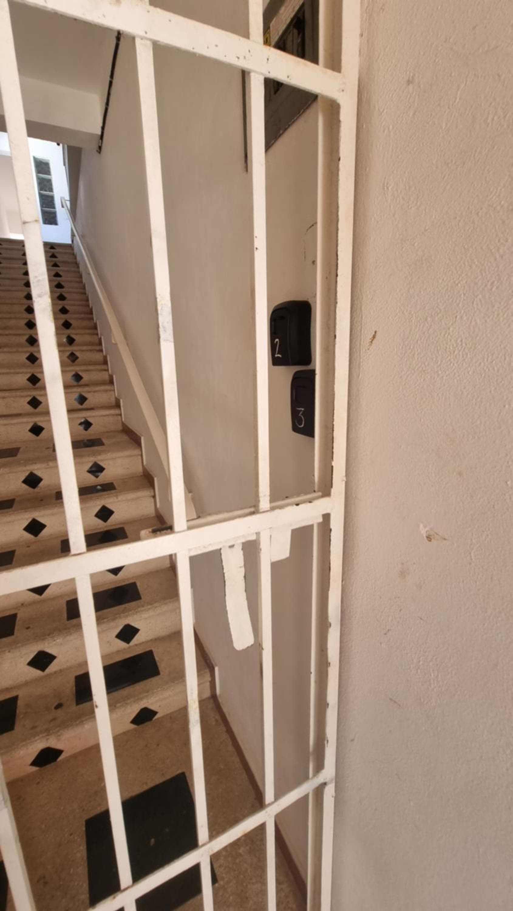 A una calle del ado 5ta avenida — 27