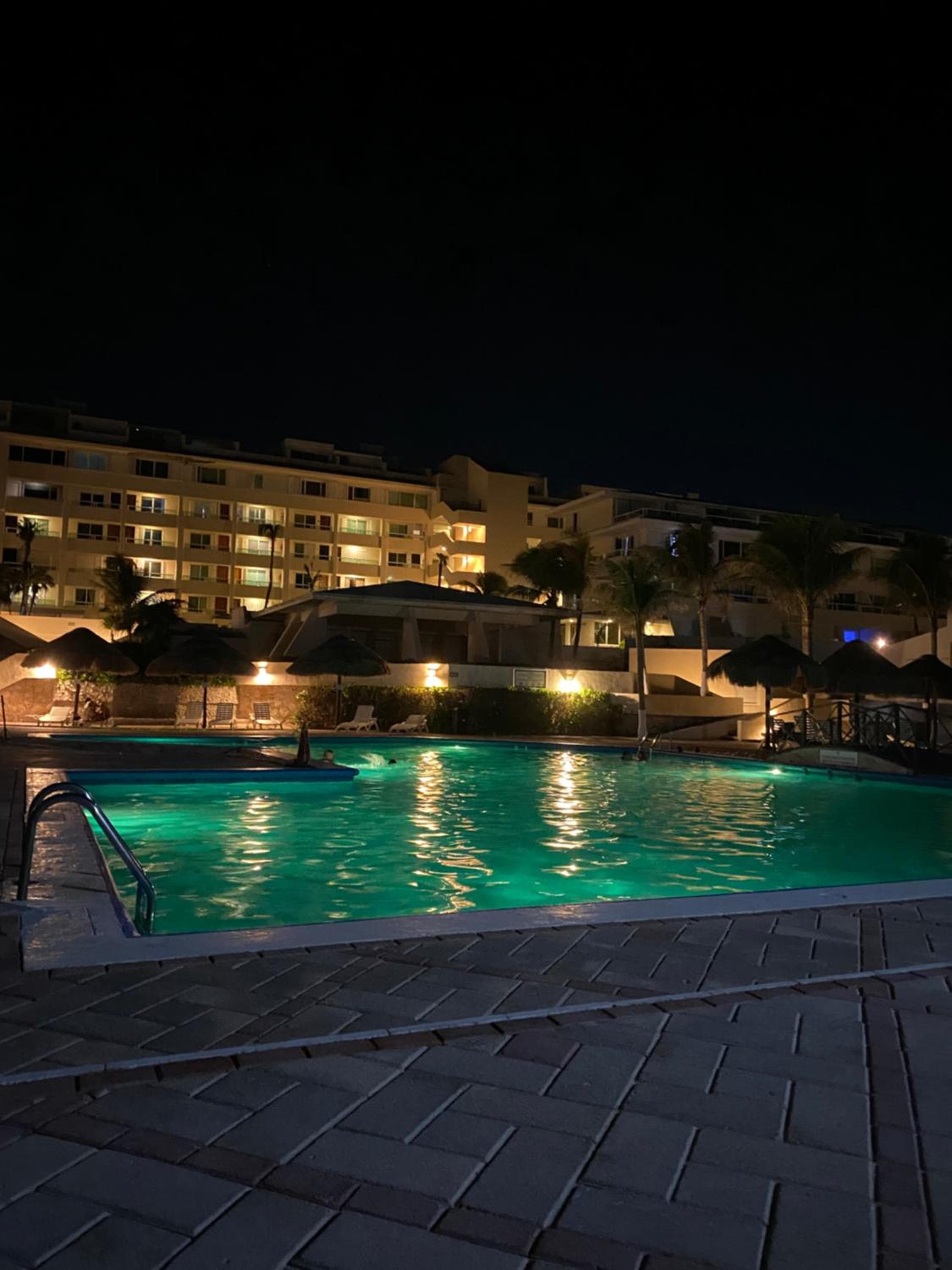 Penthouse mit drei Schlafzimmern und drei Etagen mit Blick auf das Meer am Strand — 27