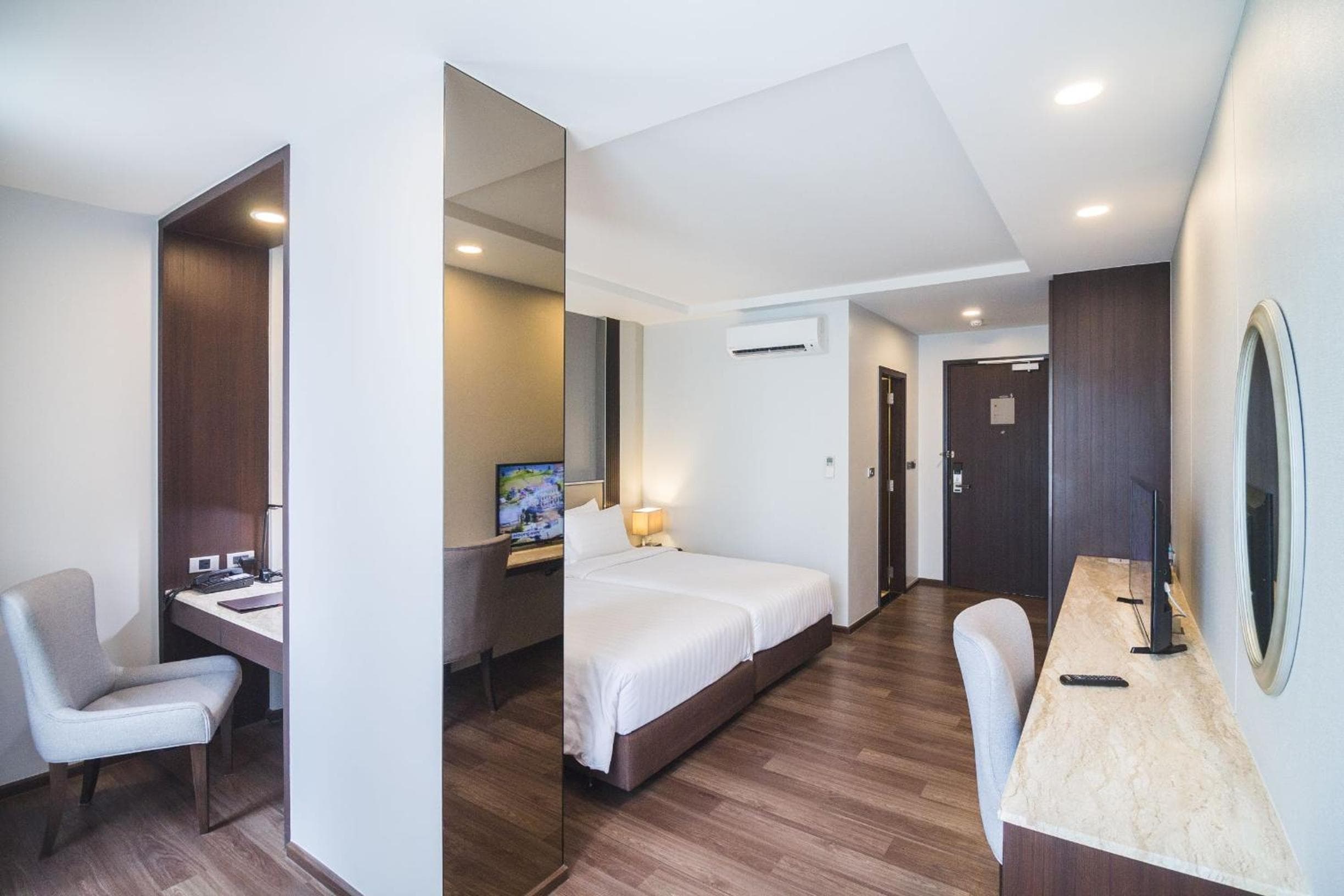 SureStay Plus by Best Western Sukhumvit 2 — 11