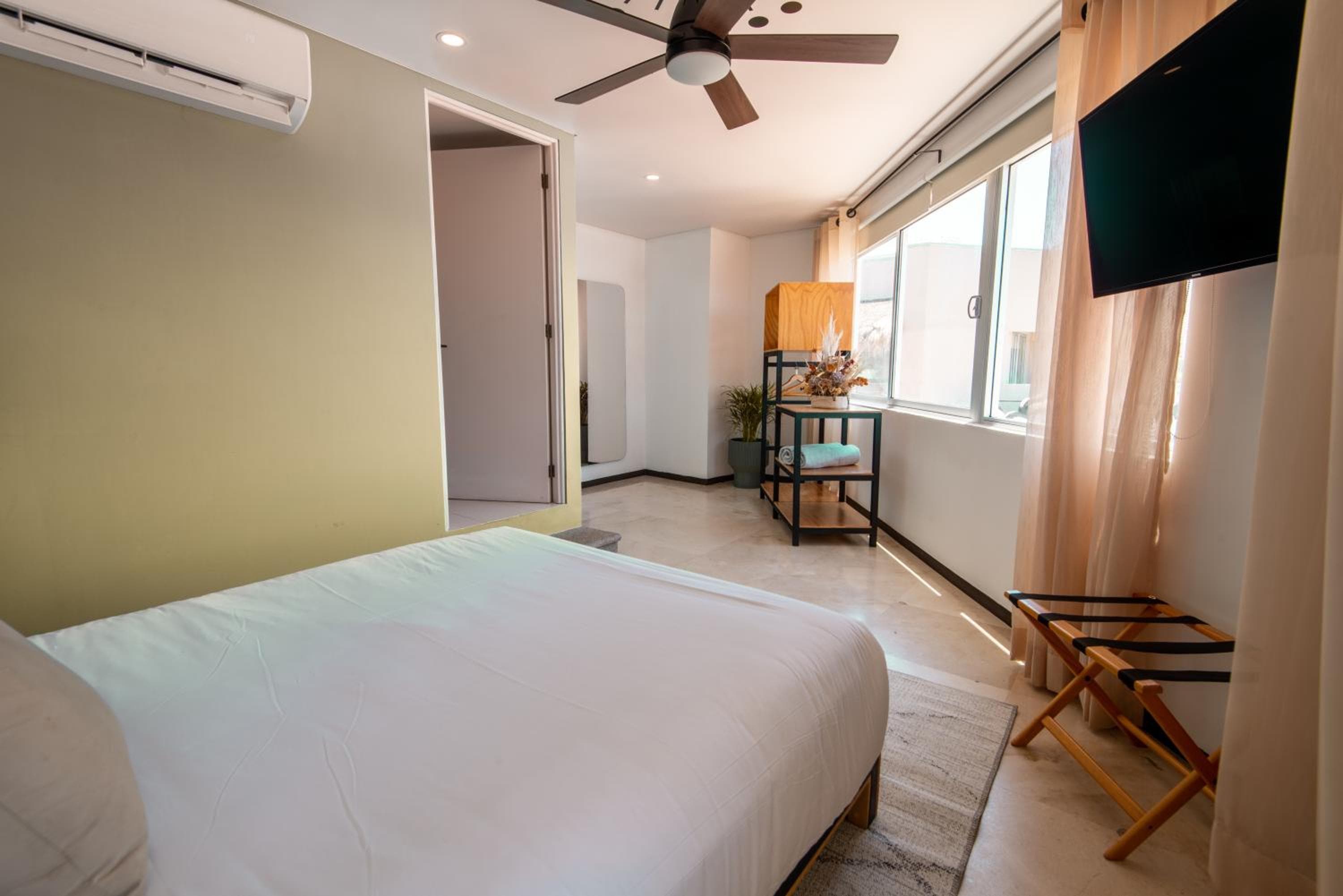 Mayan Monkey Los Cabos - Social Hostel — 14
