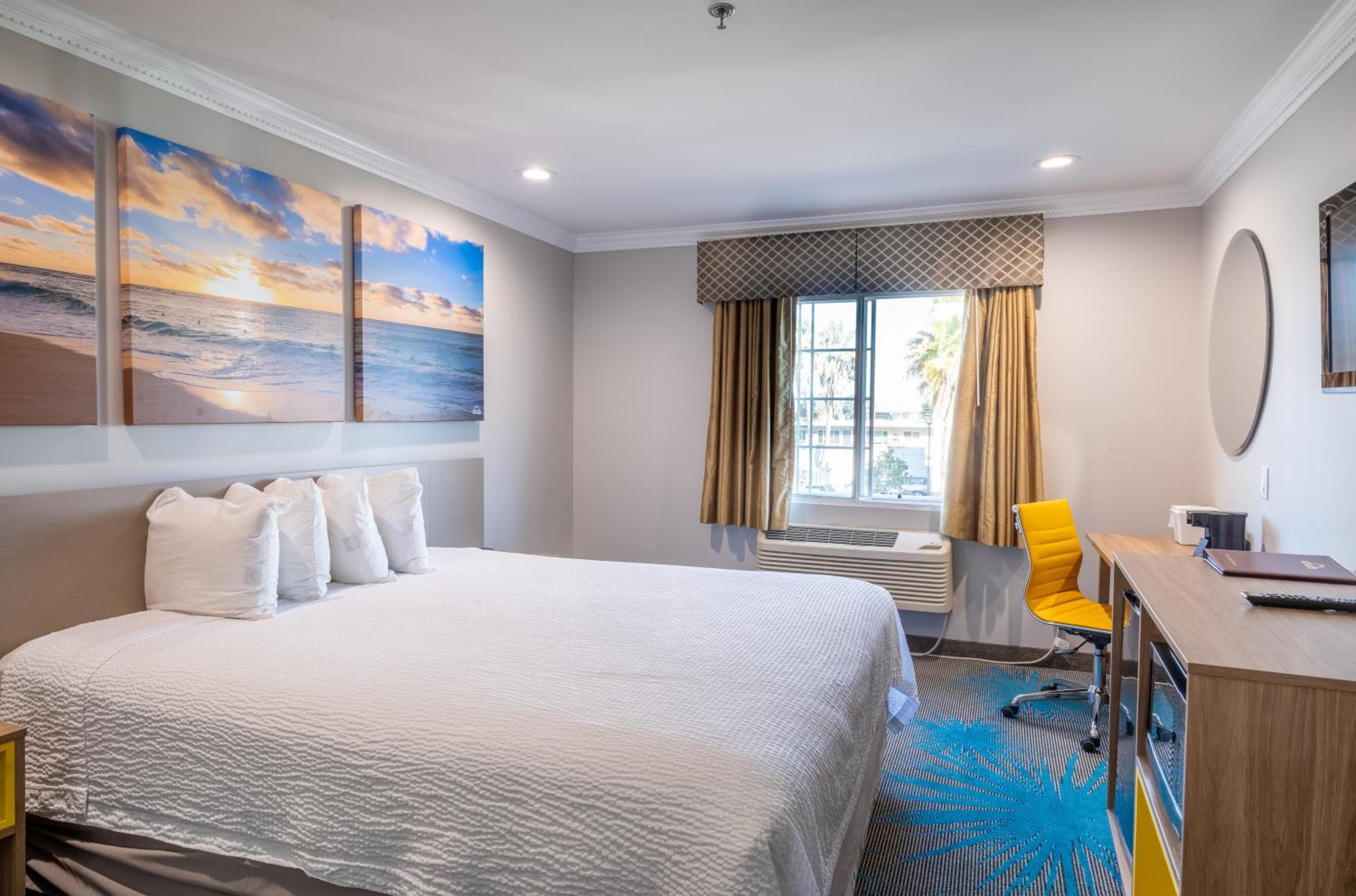Days Inn by Wyndham Santa Monica — 8