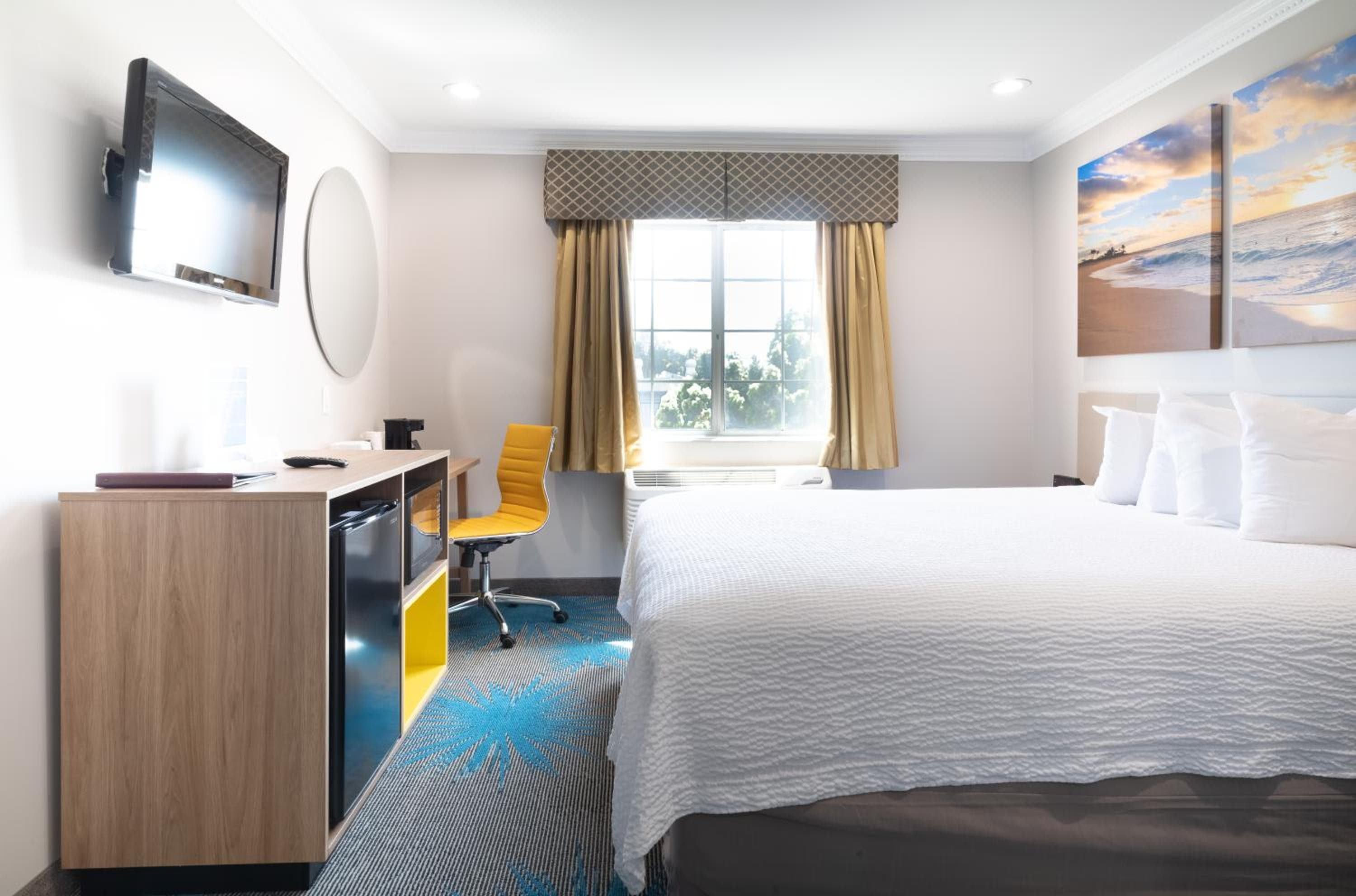 Days Inn by Wyndham Santa Monica — 7