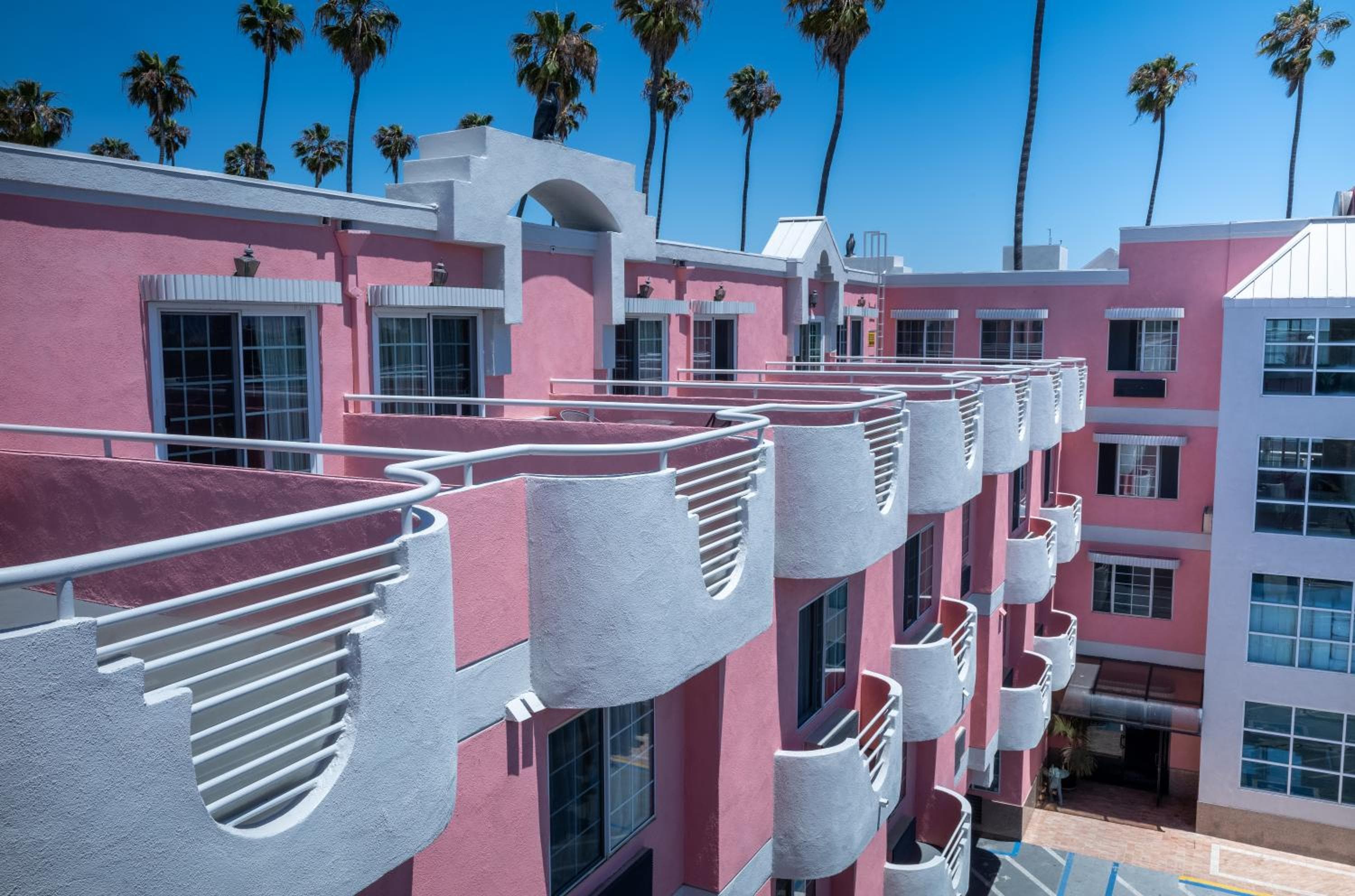Days Inn by Wyndham Santa Monica — 6