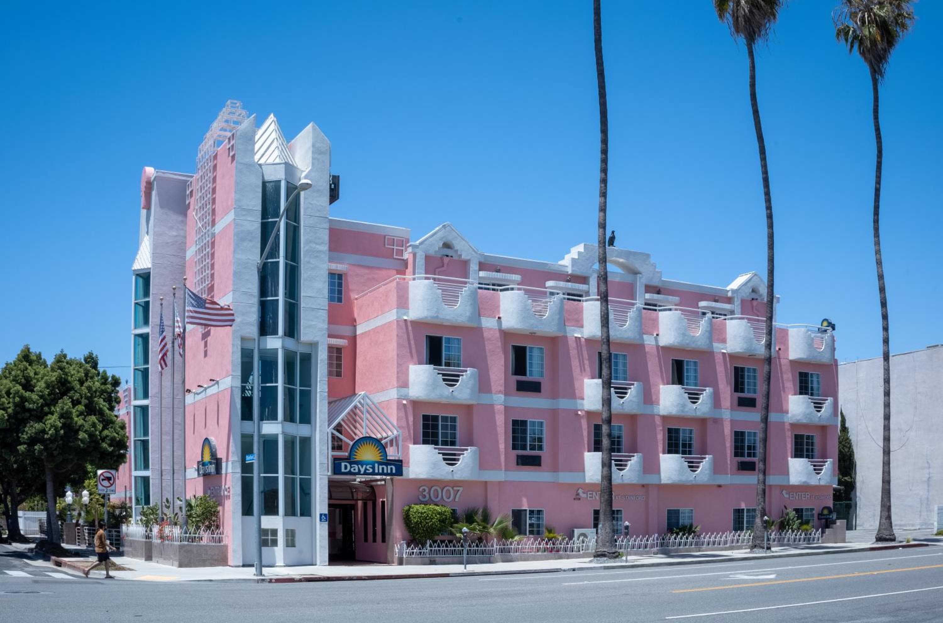 Days Inn by Wyndham Santa Monica — 24