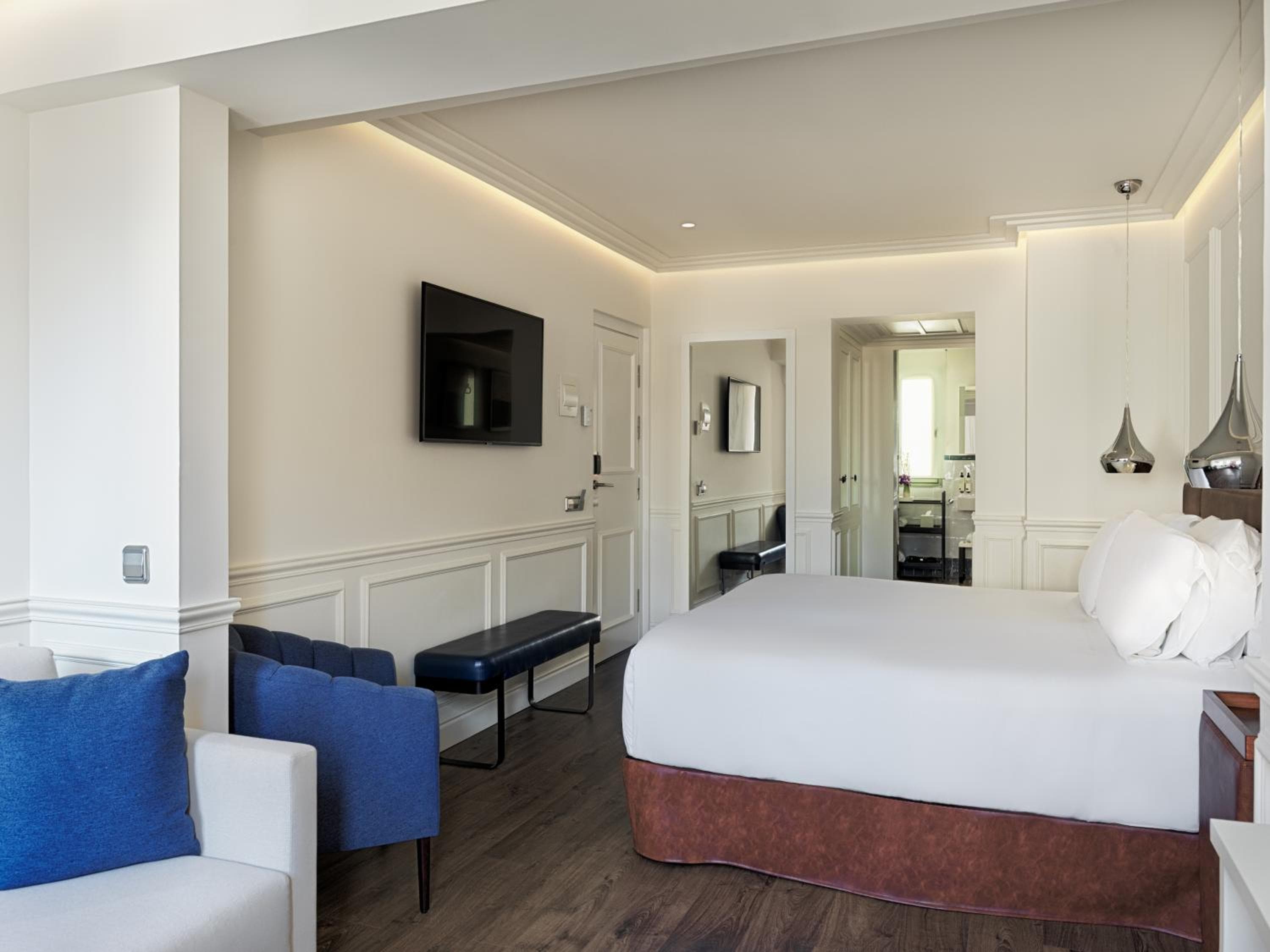 H10 Universitat — 6