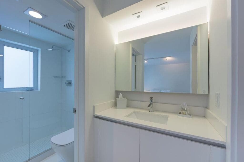 Beach Haus Key Biscayne Contemporary Apartments — 28