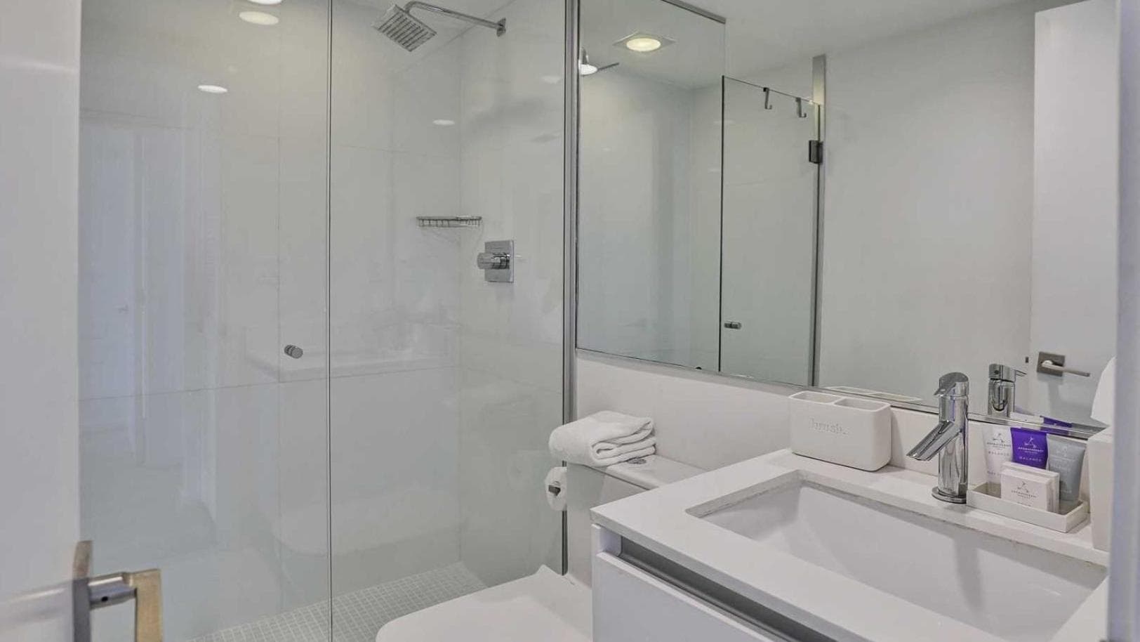 Beach Haus Key Biscayne Contemporary Apartments — 4