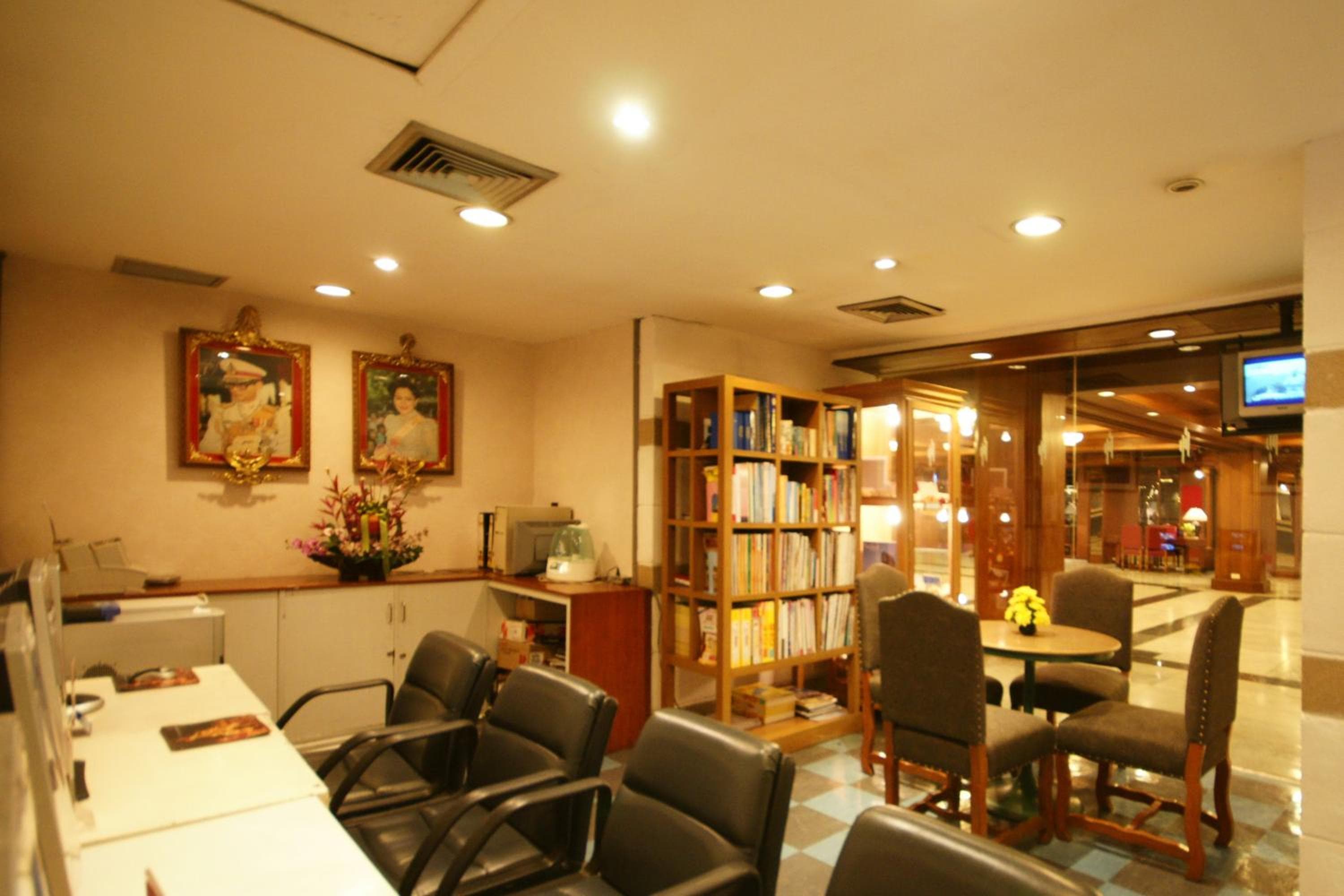 Bangkok Palace Hotel — 2