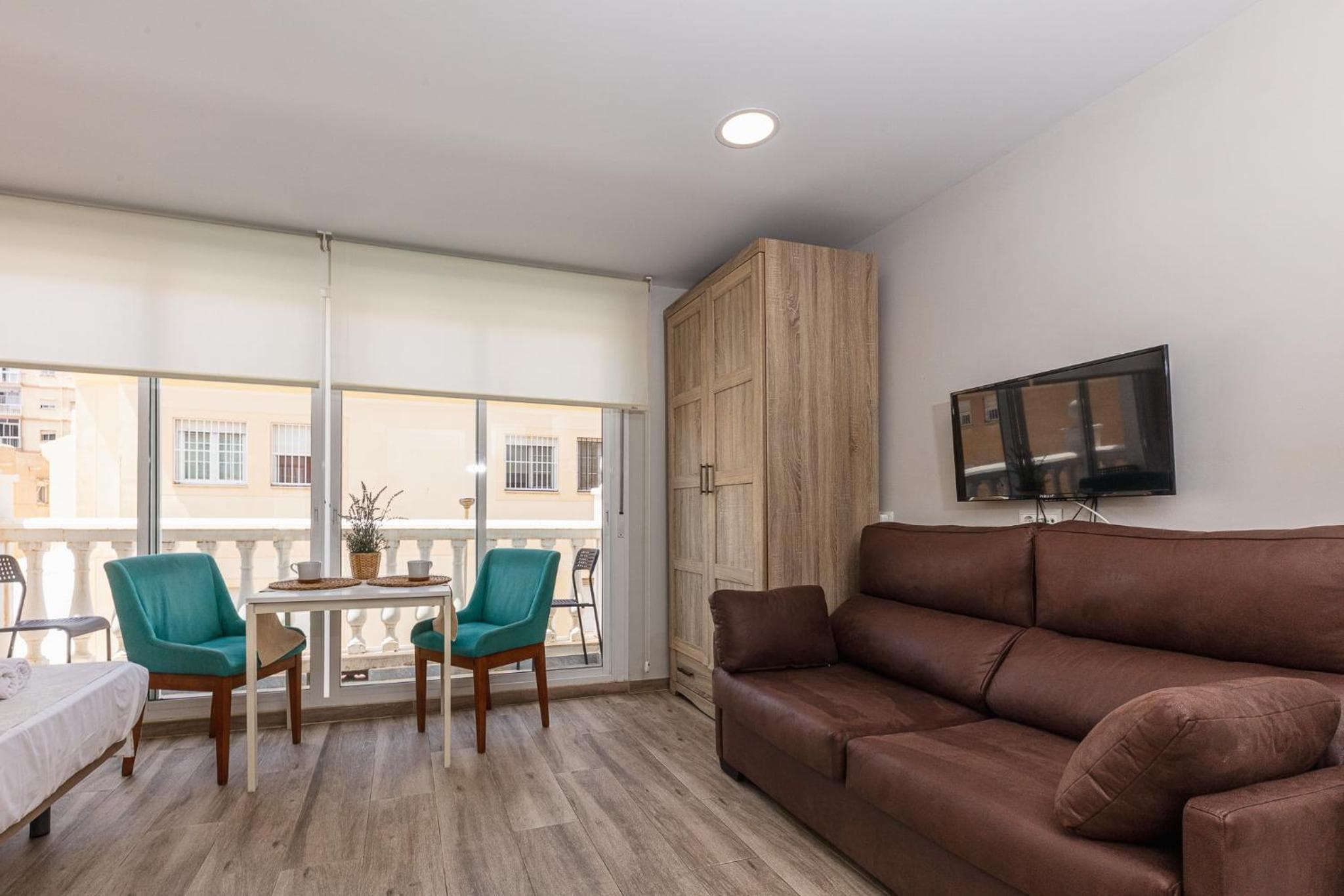Apartamentos Lola Beach — 4