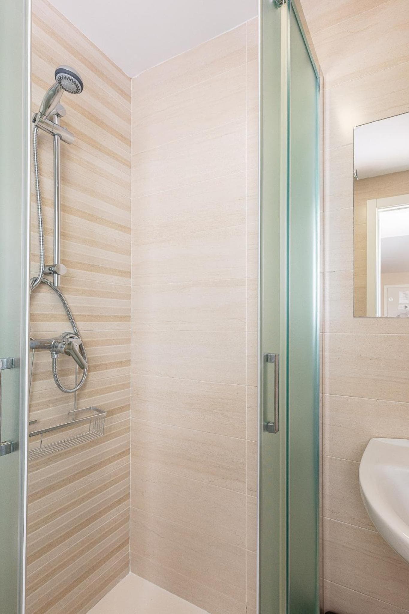 Apartamentos Lola Beach — 21