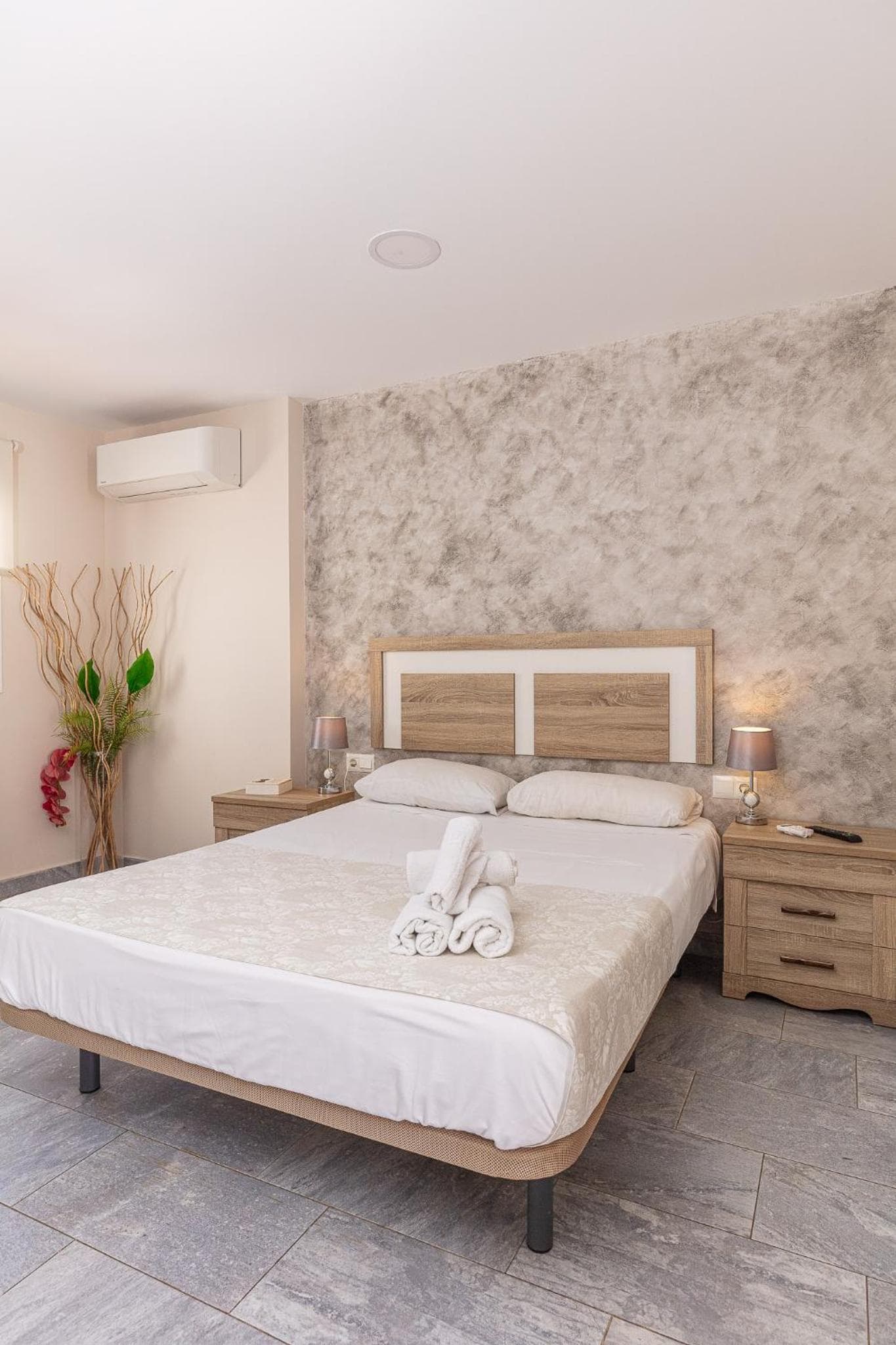 Apartamentos Lola Beach — 23