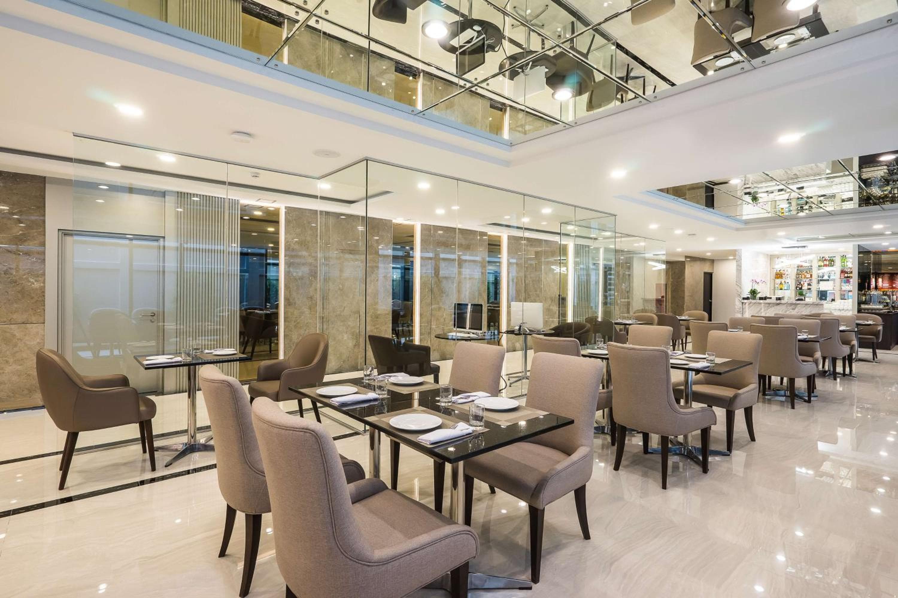 SureStay Plus by Best Western Sukhumvit 2 — 21