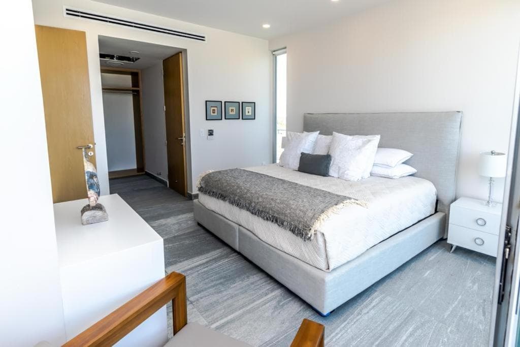 Luxury 3 BR Condo rooftop pool, near the beach — 2