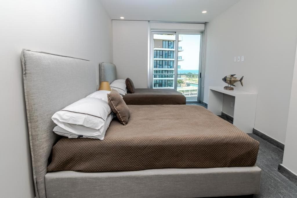 Luxury 3 BR Condo rooftop pool, near the beach — 4