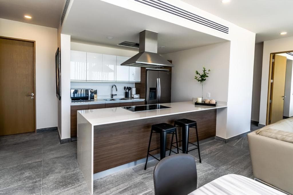 Luxury 3 BR Condo rooftop pool, near the beach — 18