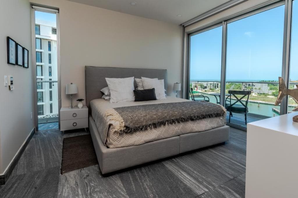 Luxury 3 BR Condo rooftop pool, near the beach — 24