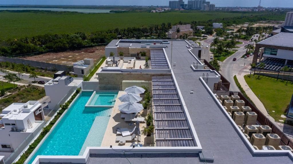 Luxury 3 BR Condo rooftop pool, near the beach — 12
