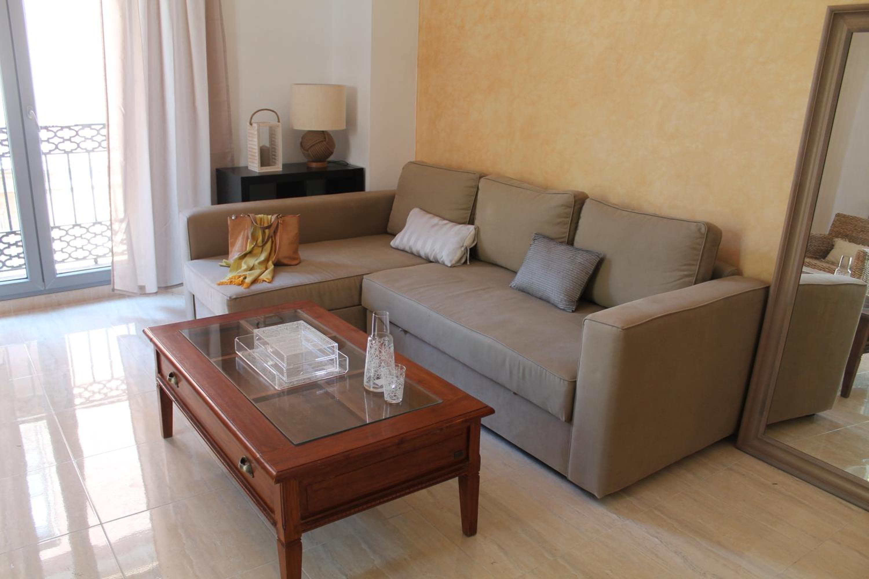 Life Apartments Alameda Colón — 2