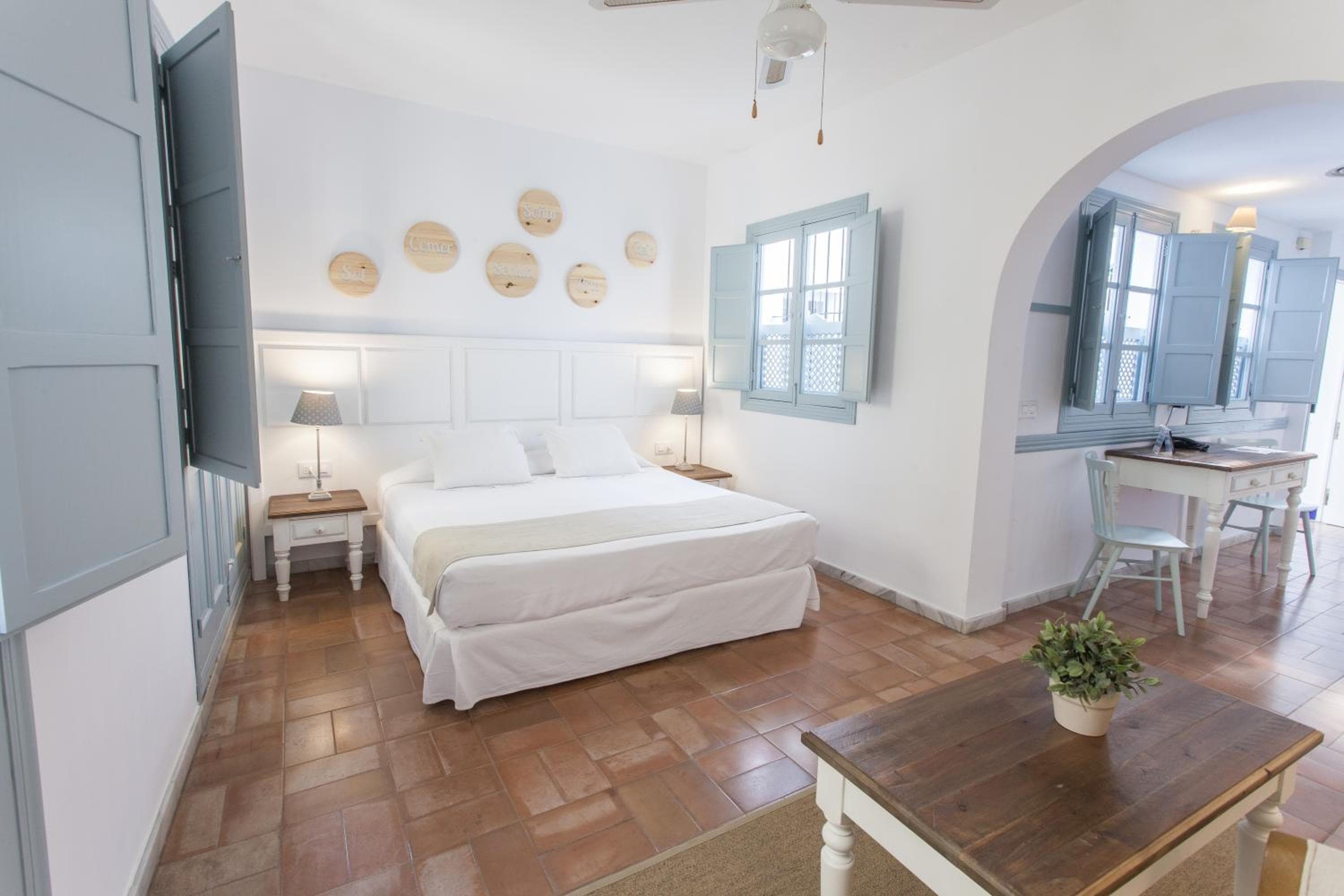 Apartamentos Suites Santa Cruz — 29