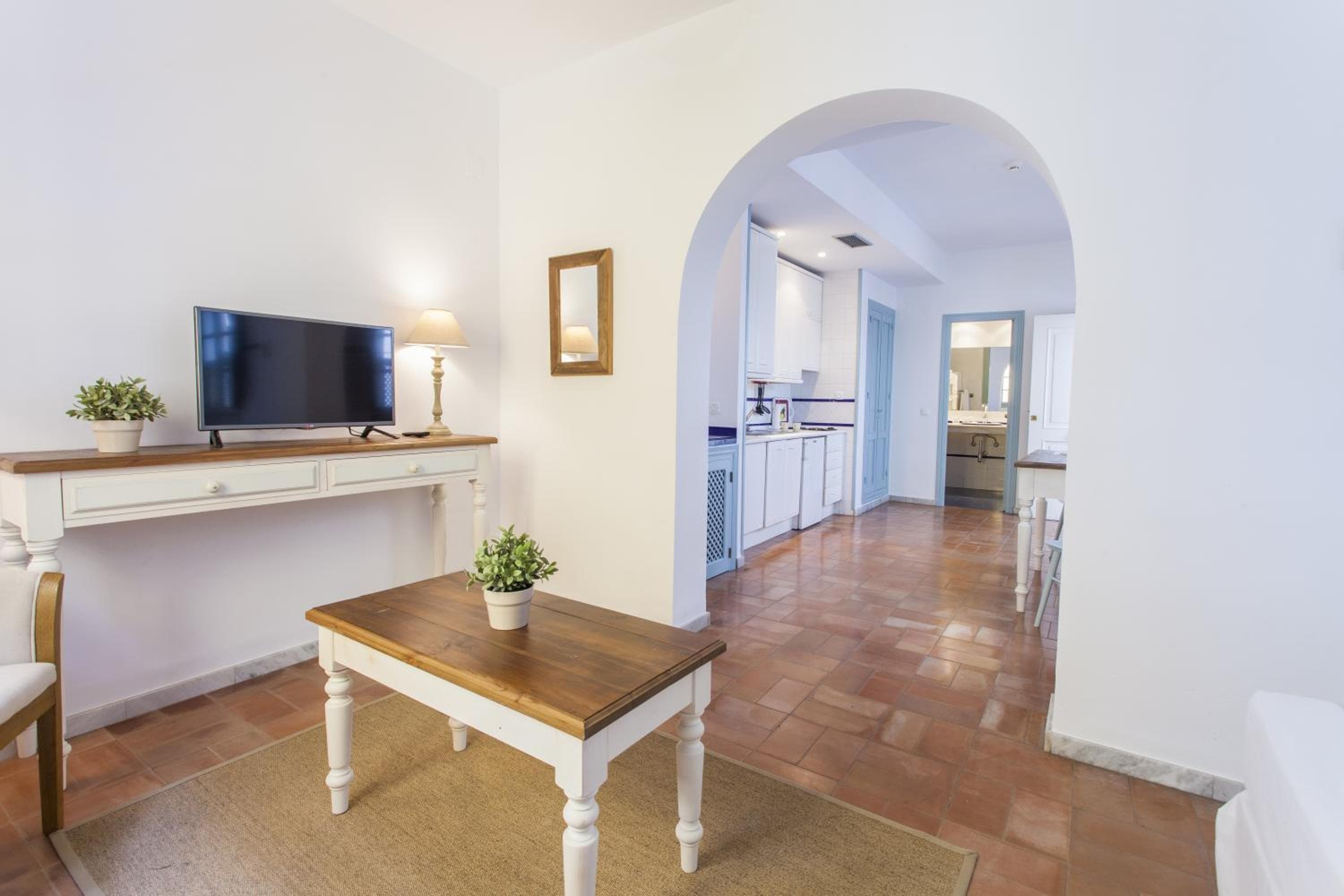 Apartamentos Suites Santa Cruz — 23