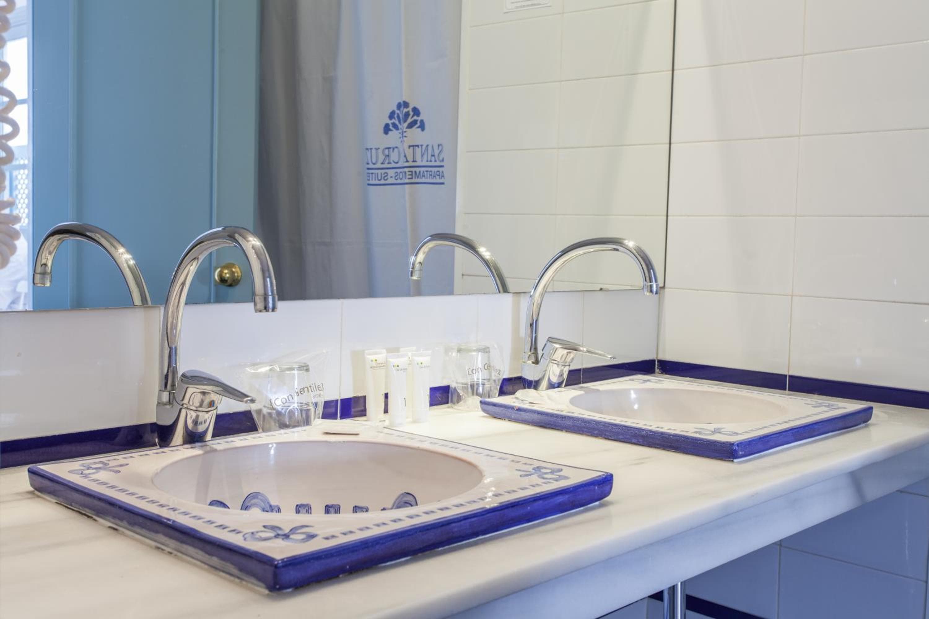 Apartamentos Suites Santa Cruz — 11