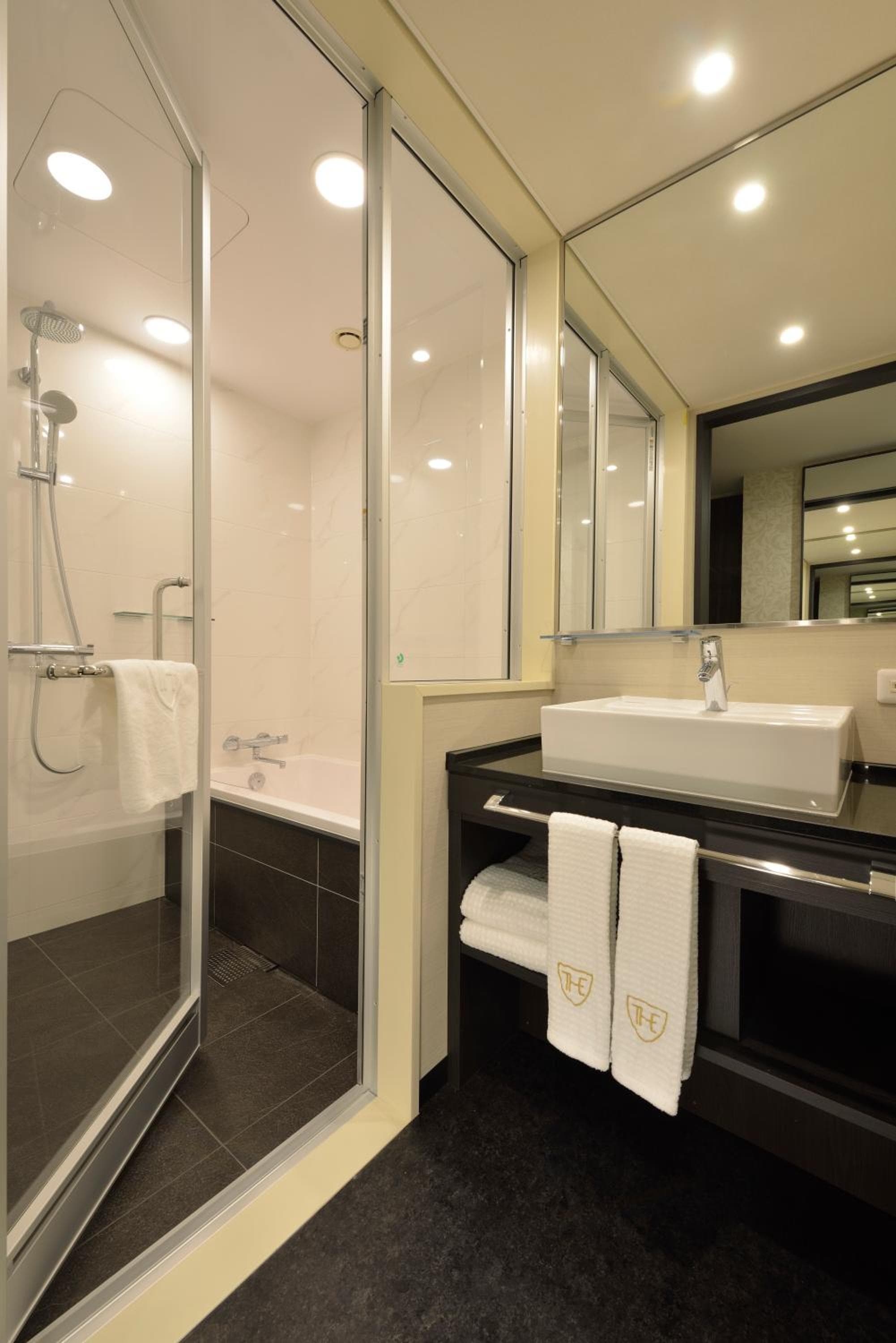 The Royal Park Hotel Tokyo Haneda Airport Terminal 3 hotel, Ota-ku Haneda Airport 2-6-5, Tokyo, Japan — photo 17