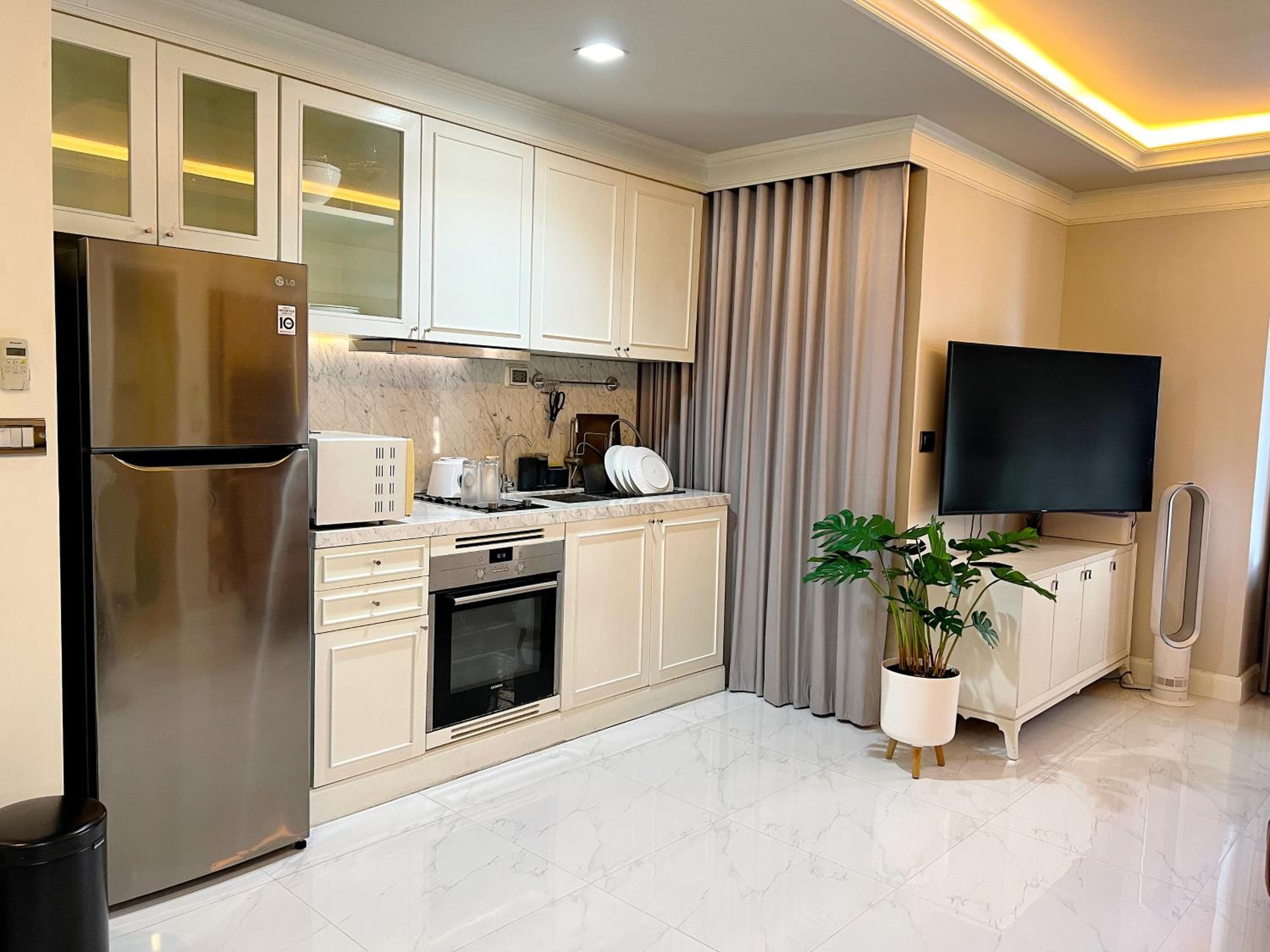 Center Bangkok Suite next to Platinum mall — 2