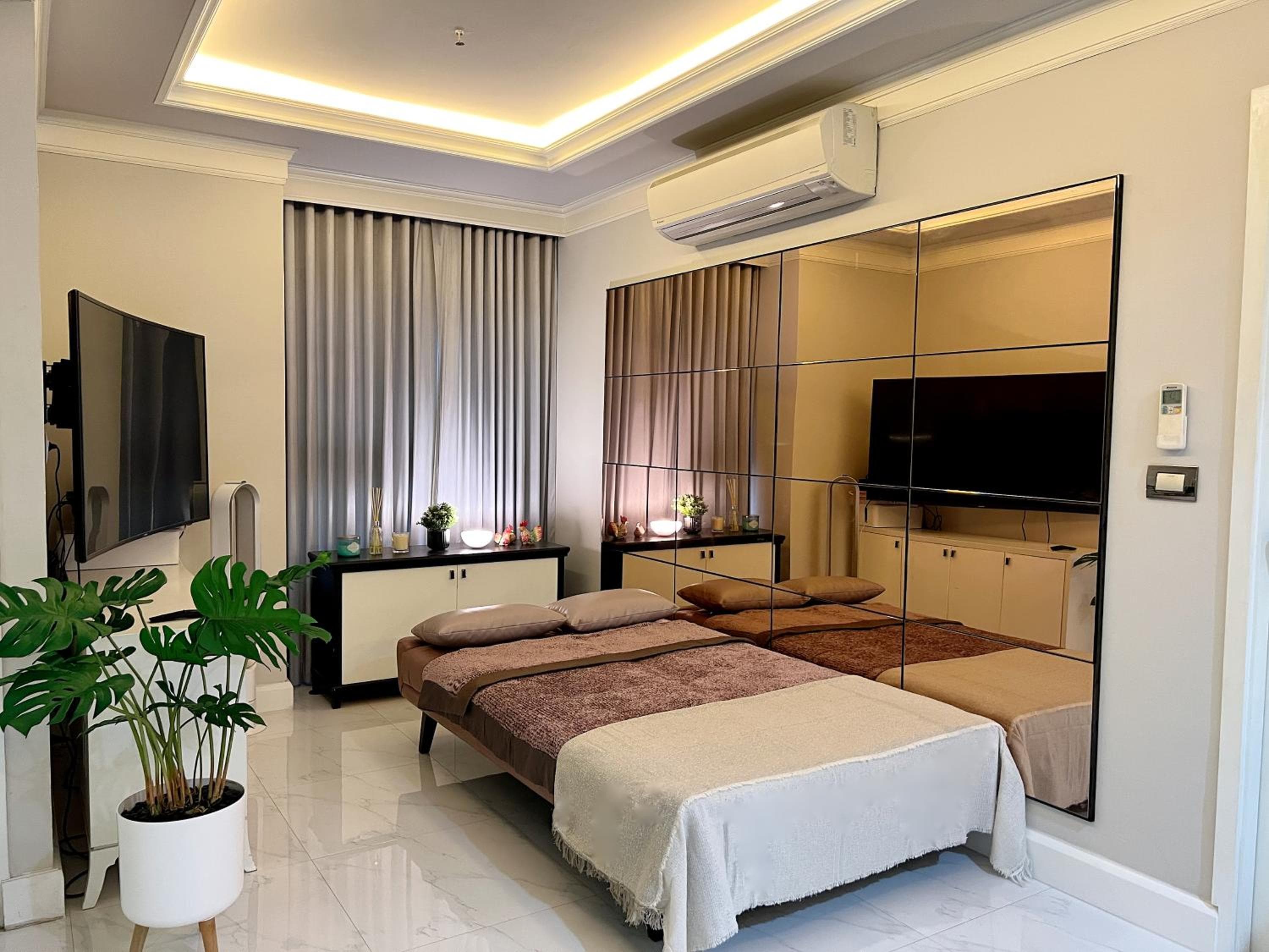 Center Bangkok Suite next to Platinum mall — 7
