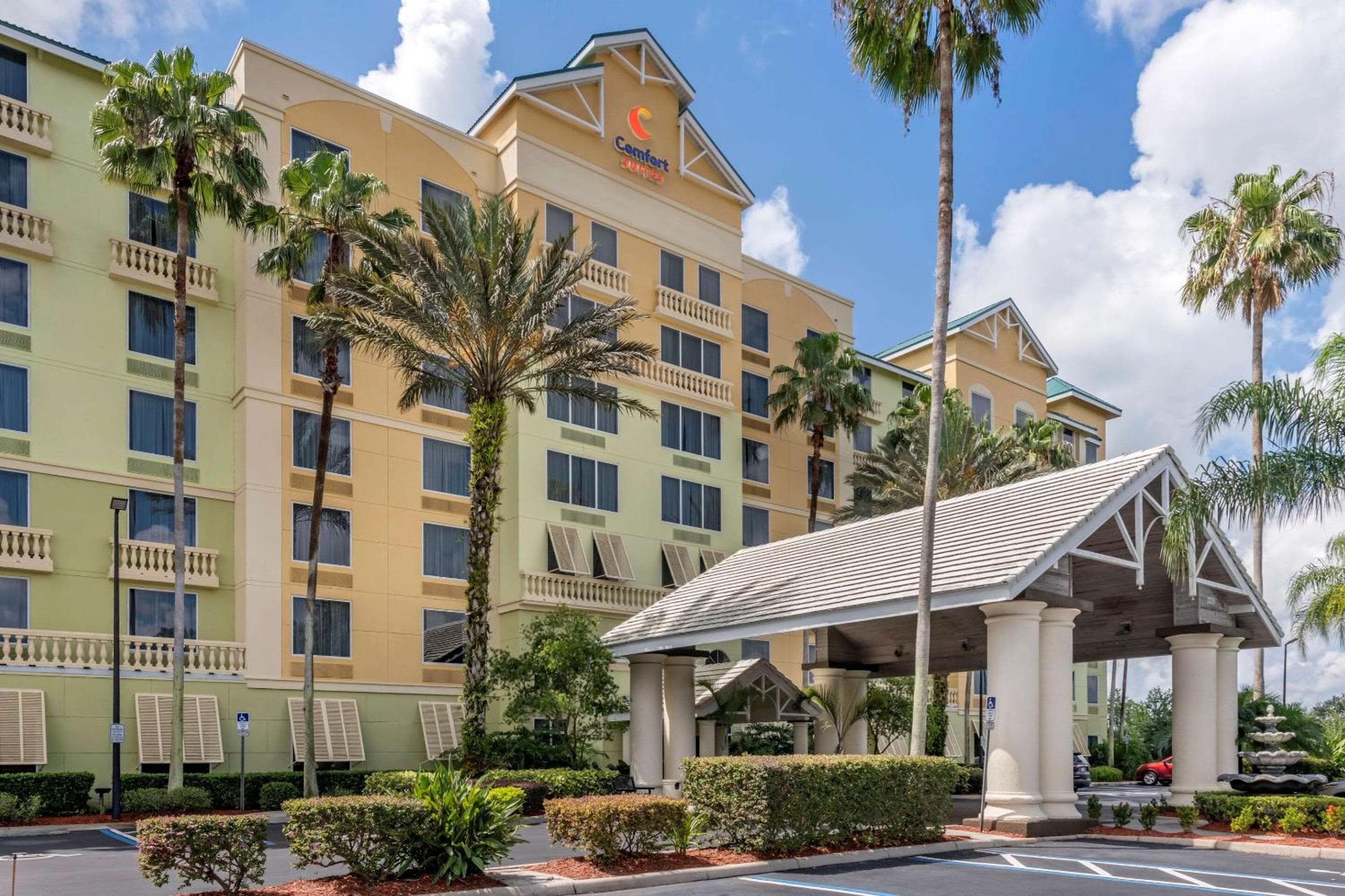 Comfort Suites Maingate East — 1