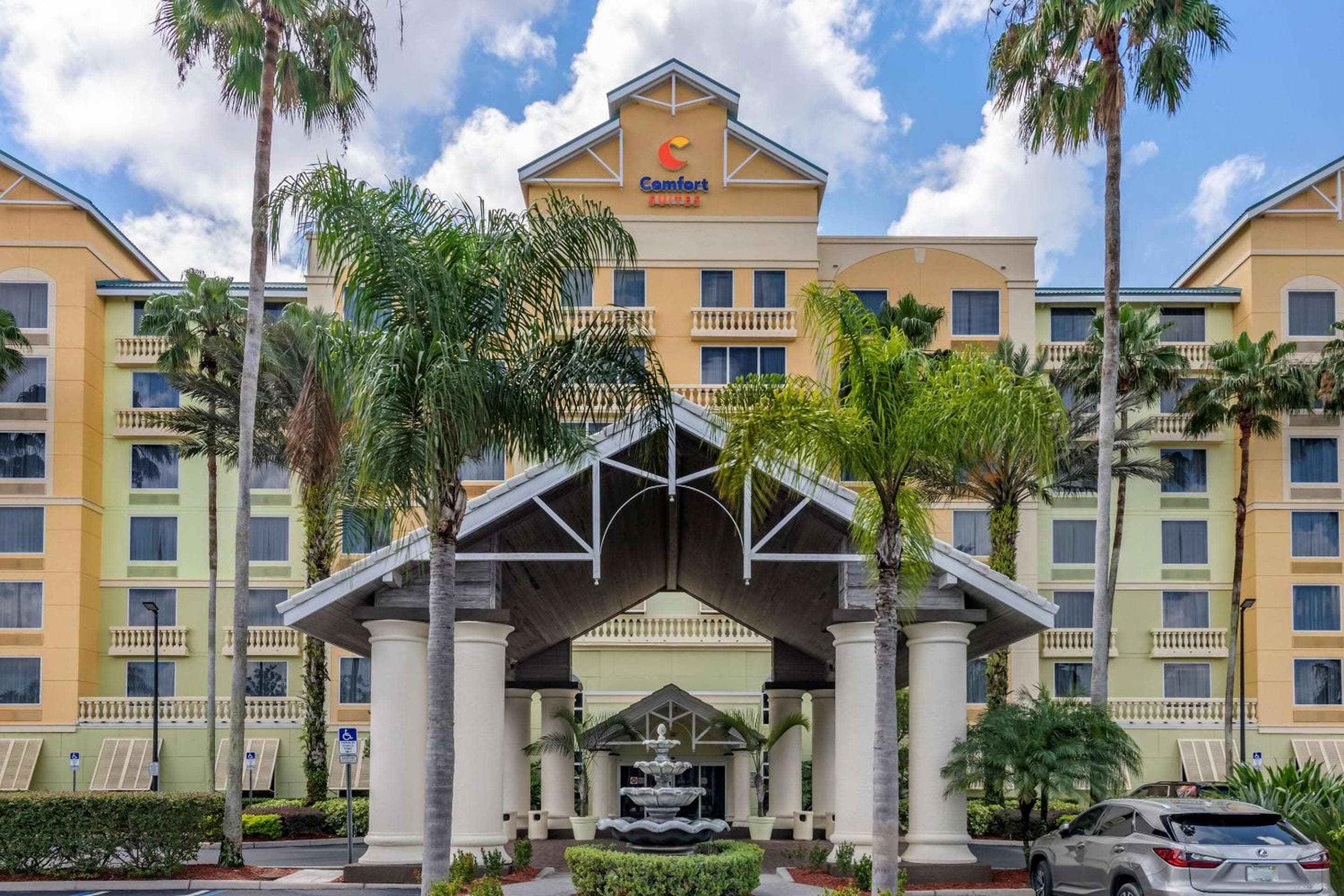 Comfort Suites Maingate East — 5