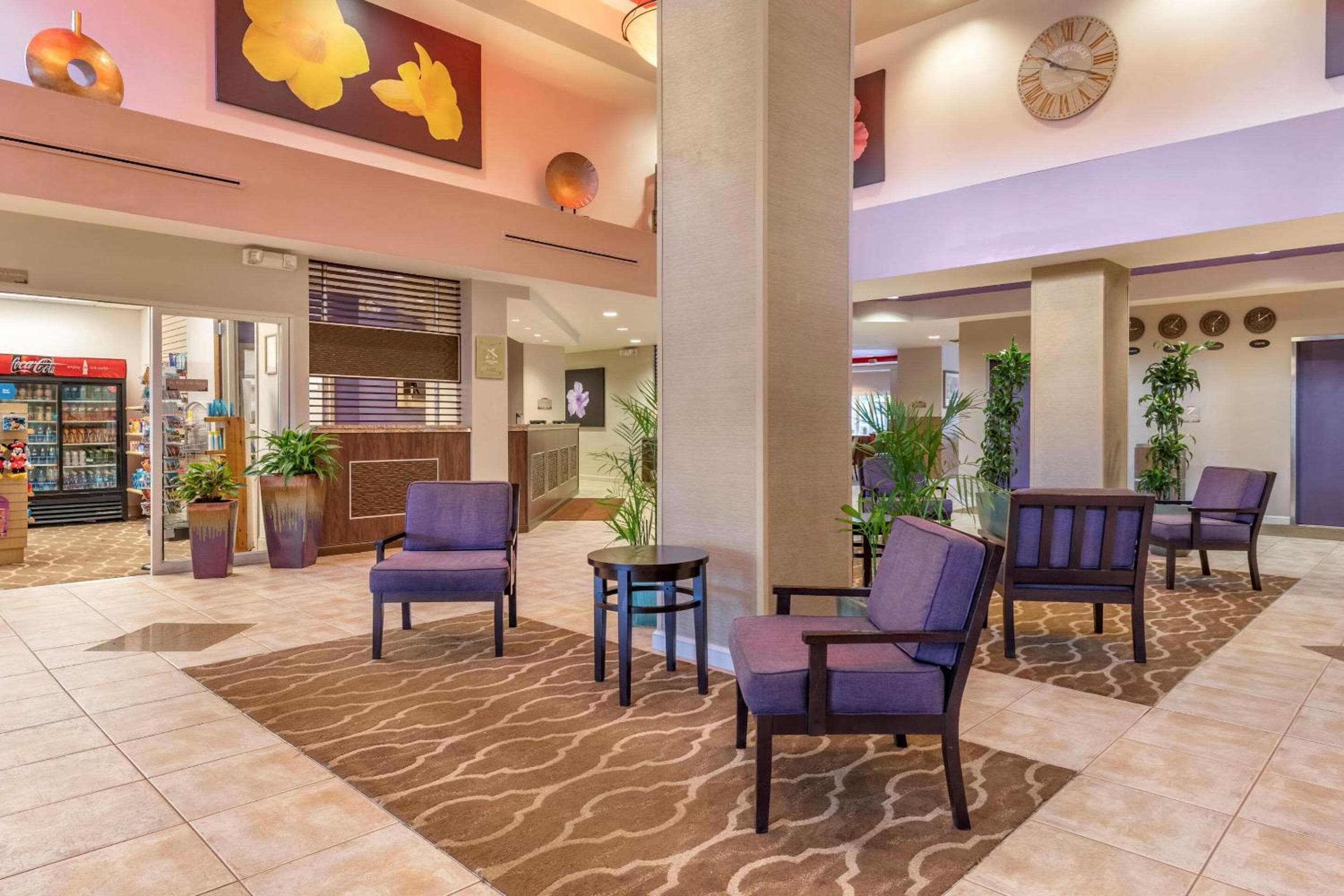 Comfort Suites Maingate East — 7