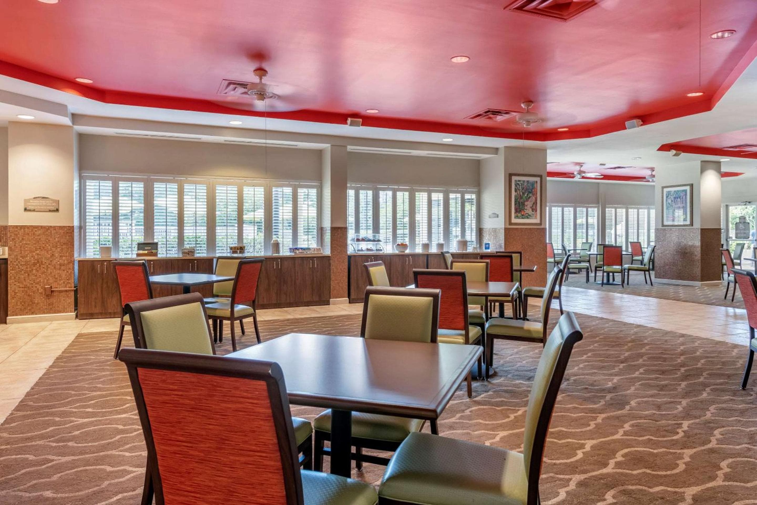 Comfort Suites Maingate East — 24