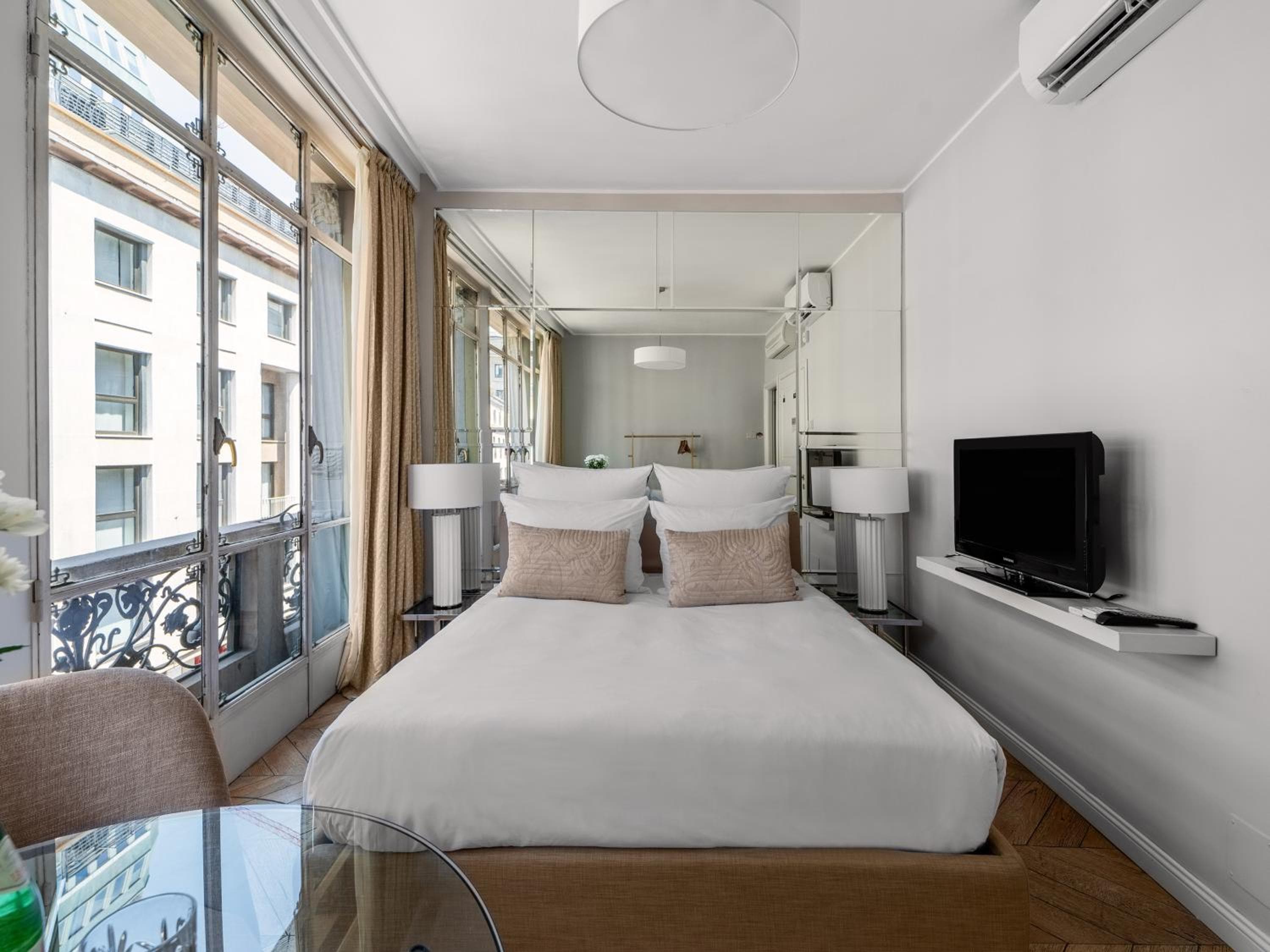 Milan Adore — 2