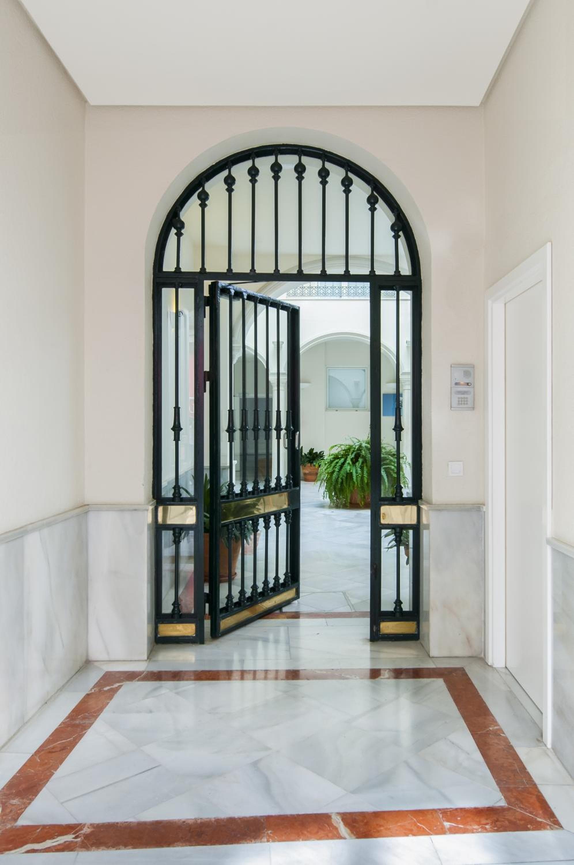 Suites Sevilla Plaza — 7