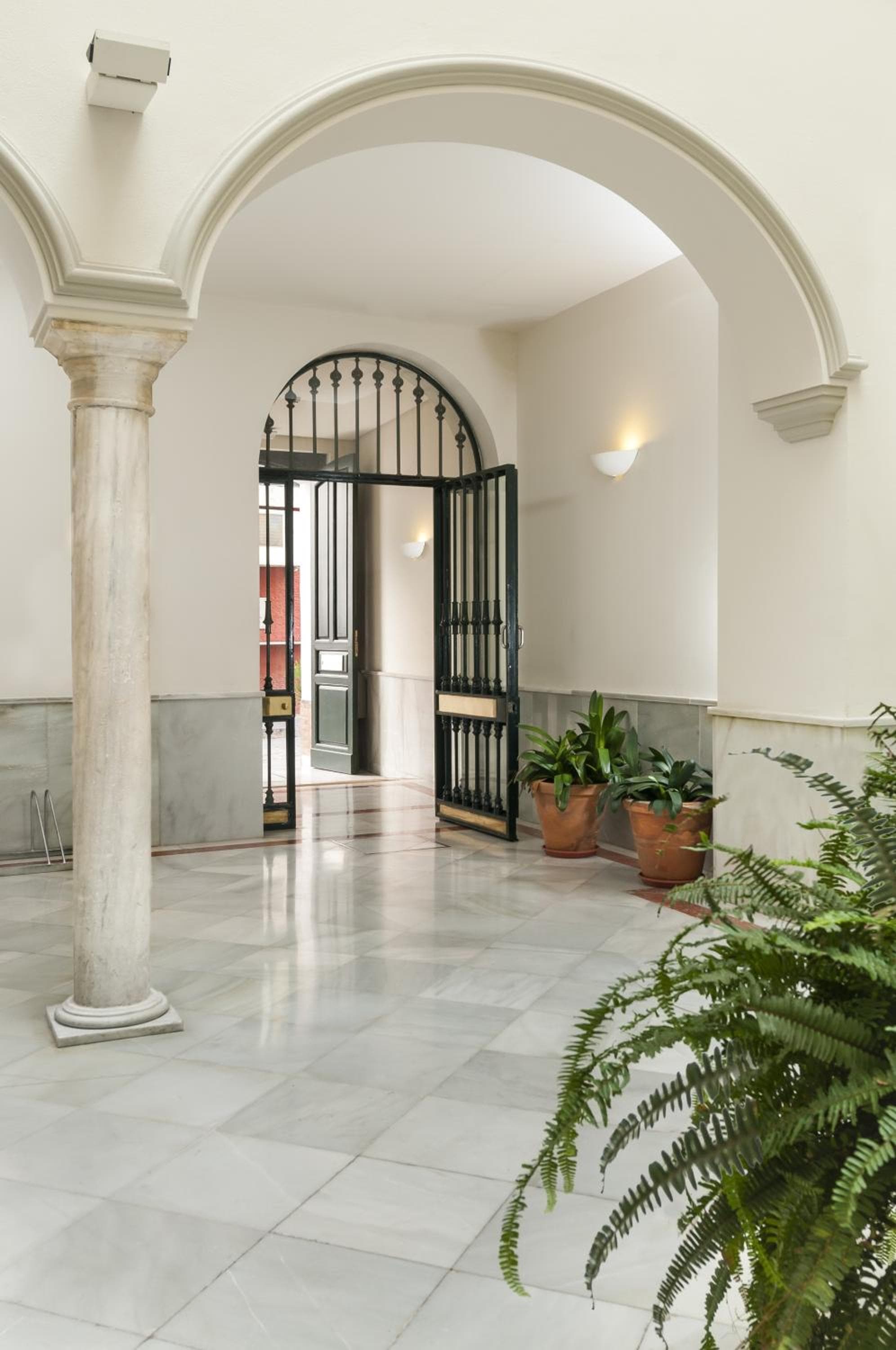 Suites Sevilla Plaza — 2