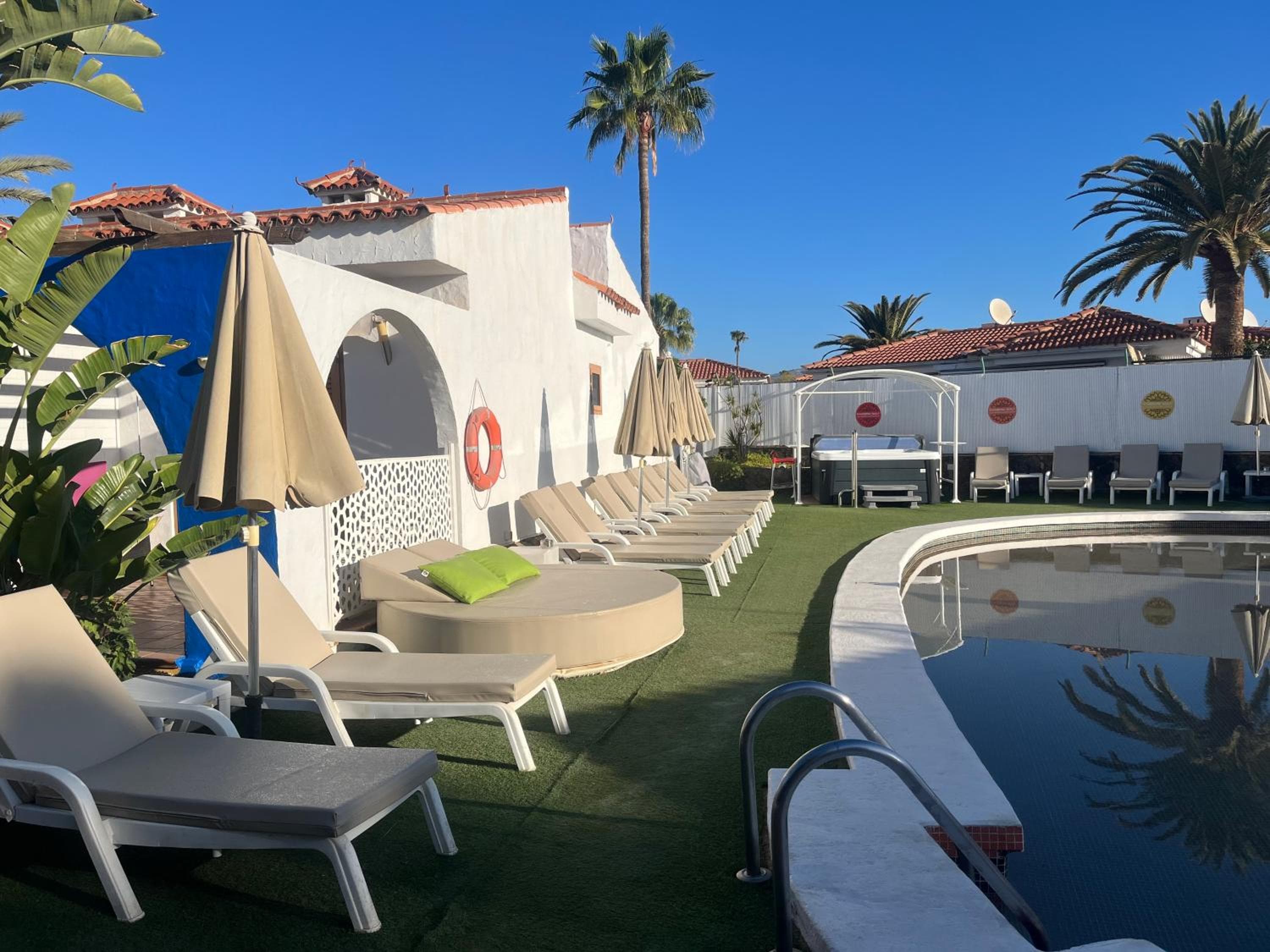 Rainbow Golf Bungalows, Gay Men-only Resort — 1