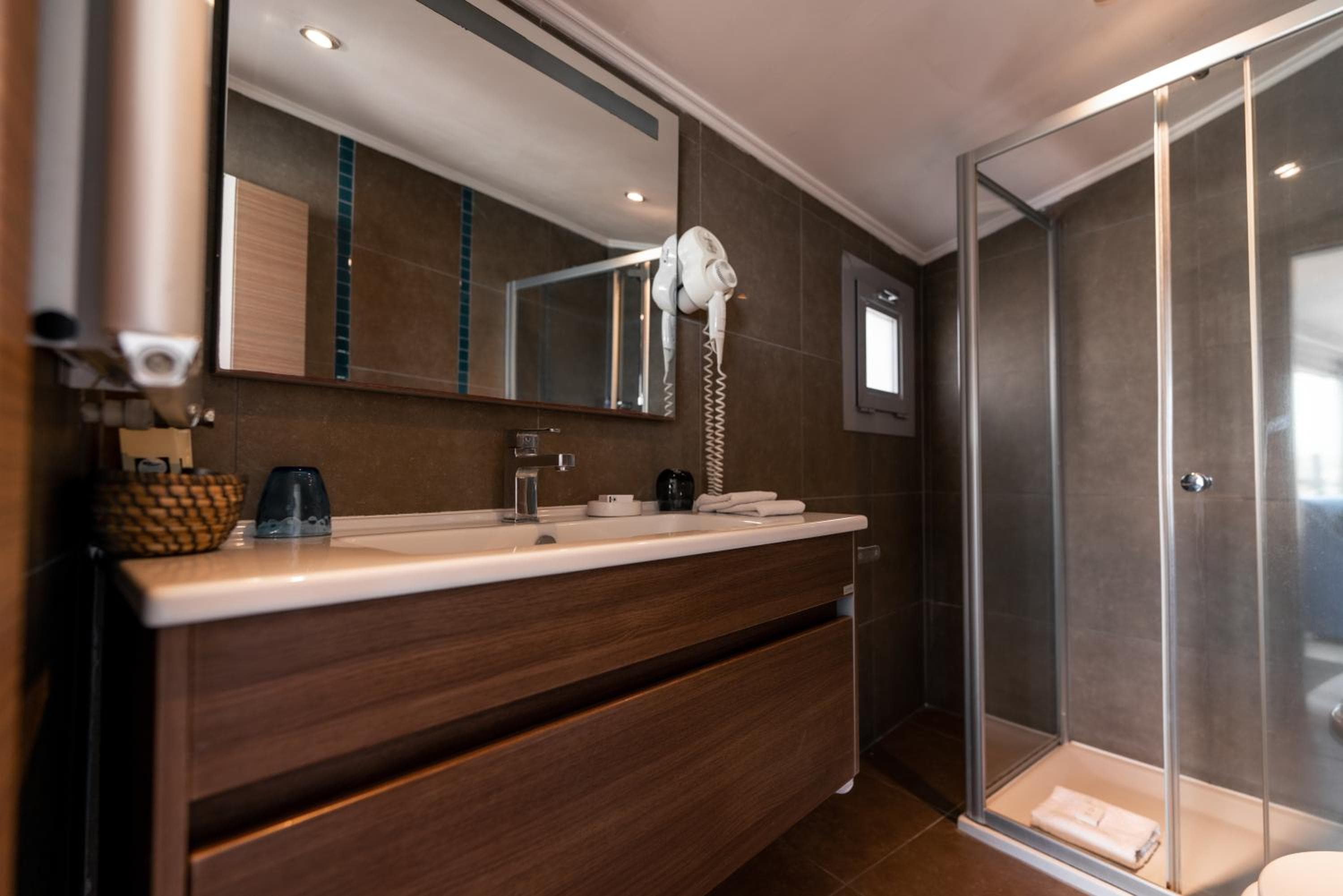Elanaz Hotel — 24