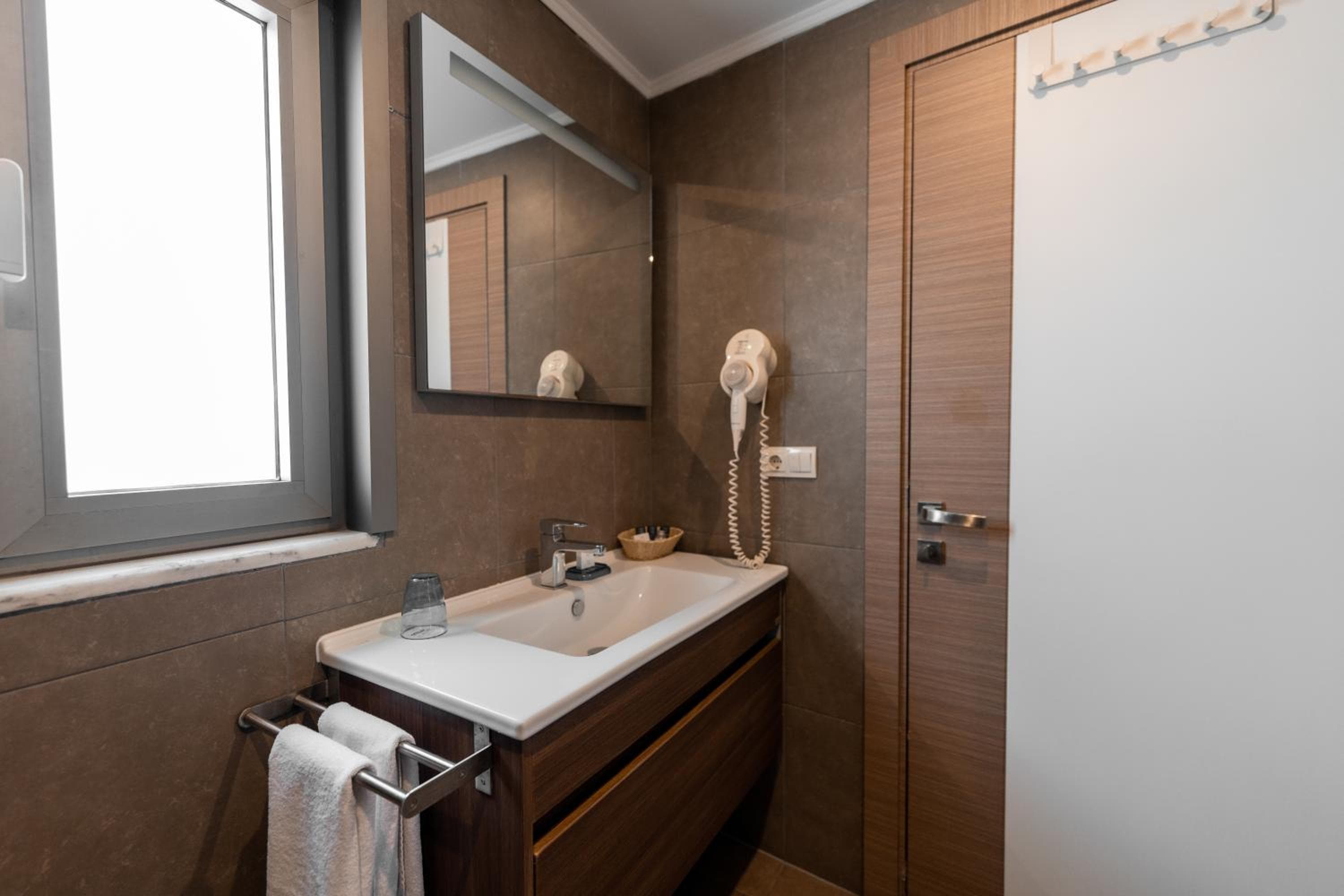 Elanaz Hotel — 17