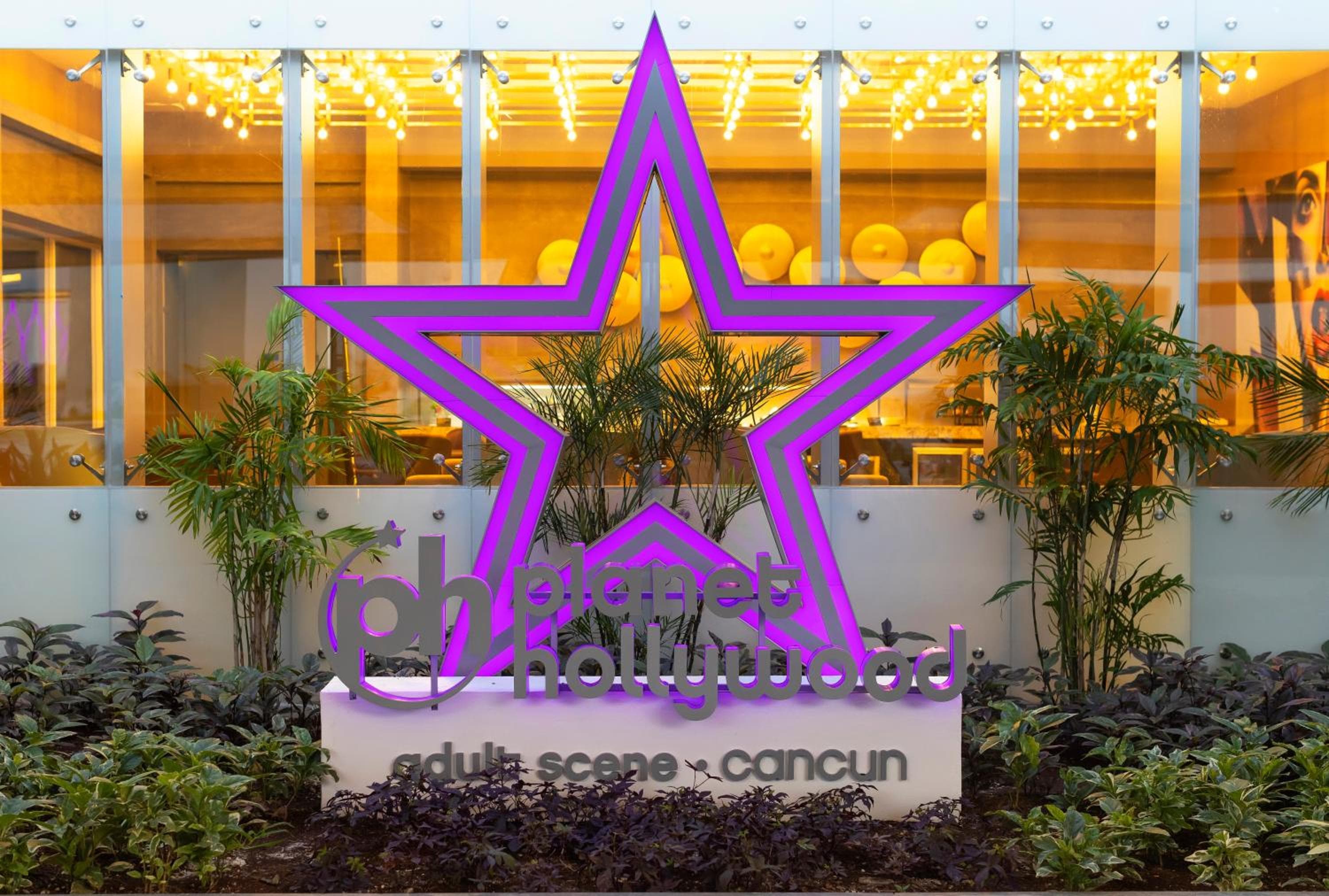 Planet Hollywood Cancun Adult Scene by Royalton, An Autograph Collection All-Inclusive Resort - Adults Only — 9