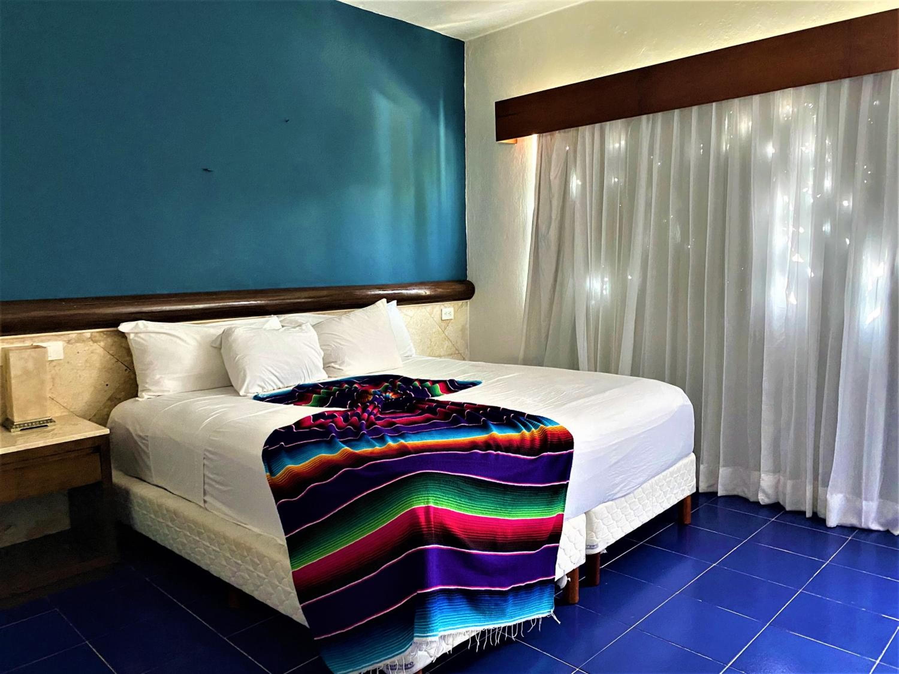 Hotel Mariachi by Kavia 5th Av — 3