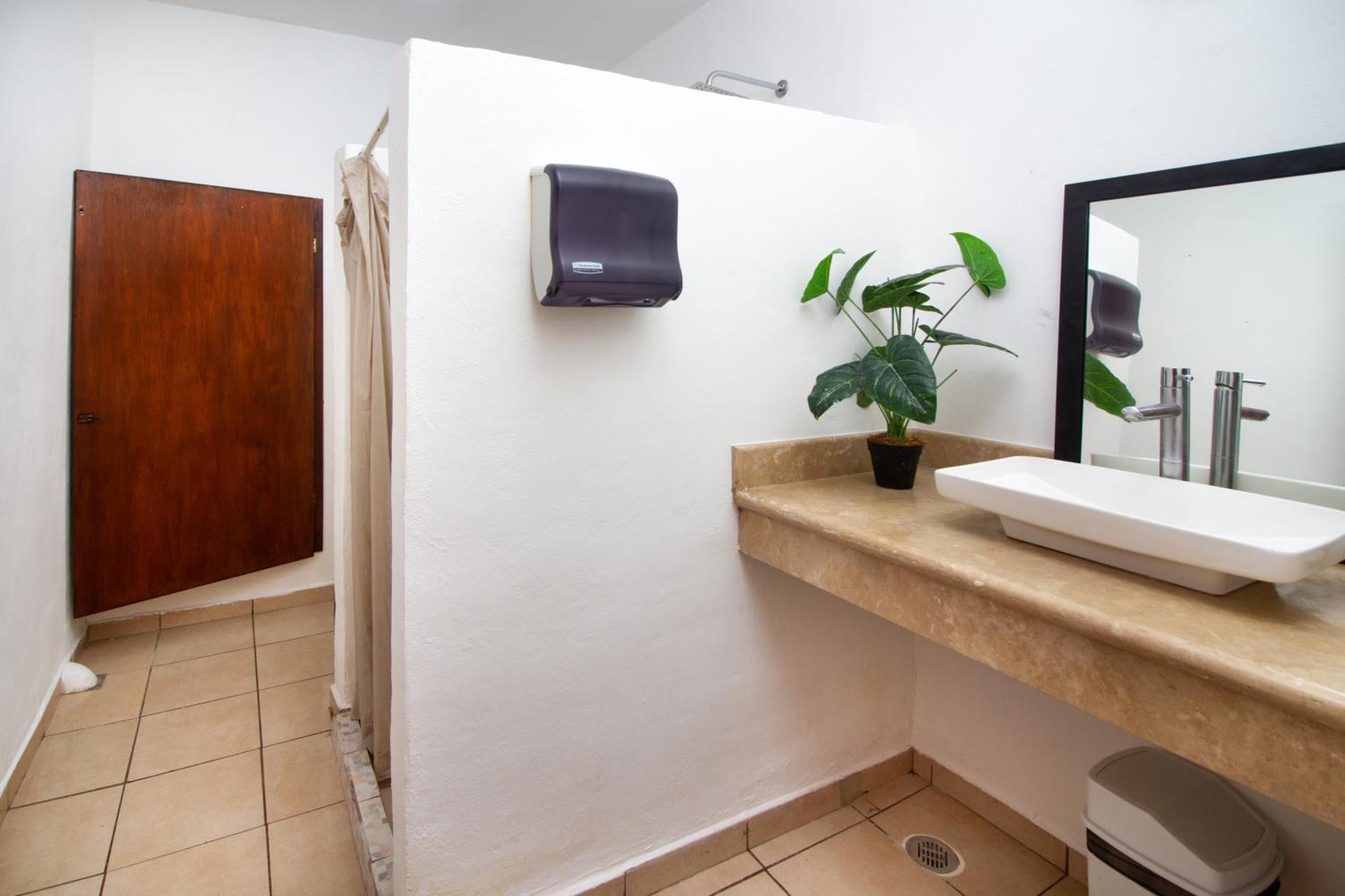 Hotel Bosque Caribe, 5th Av. zone — 17
