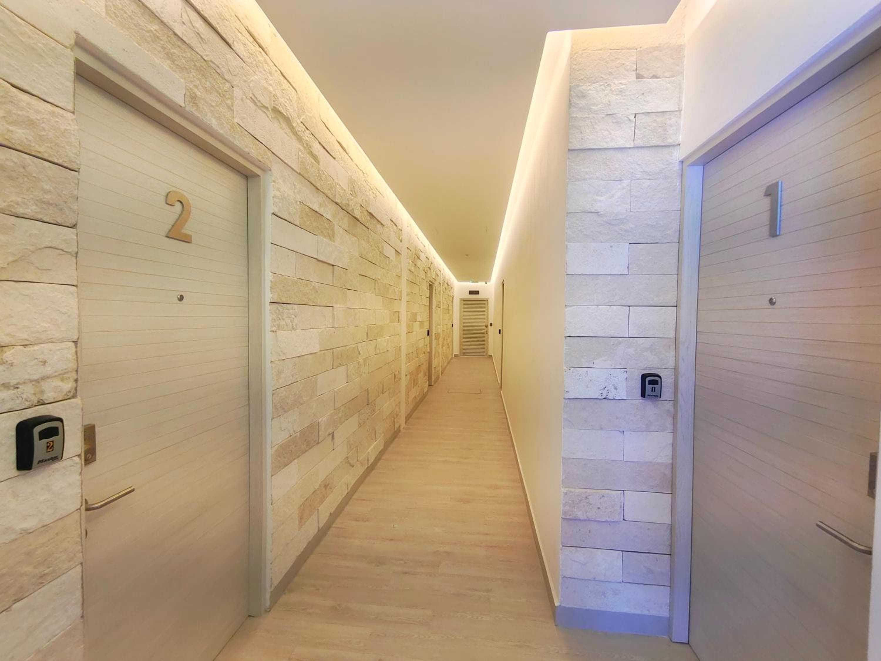 1st Luxury Warehouse — 6