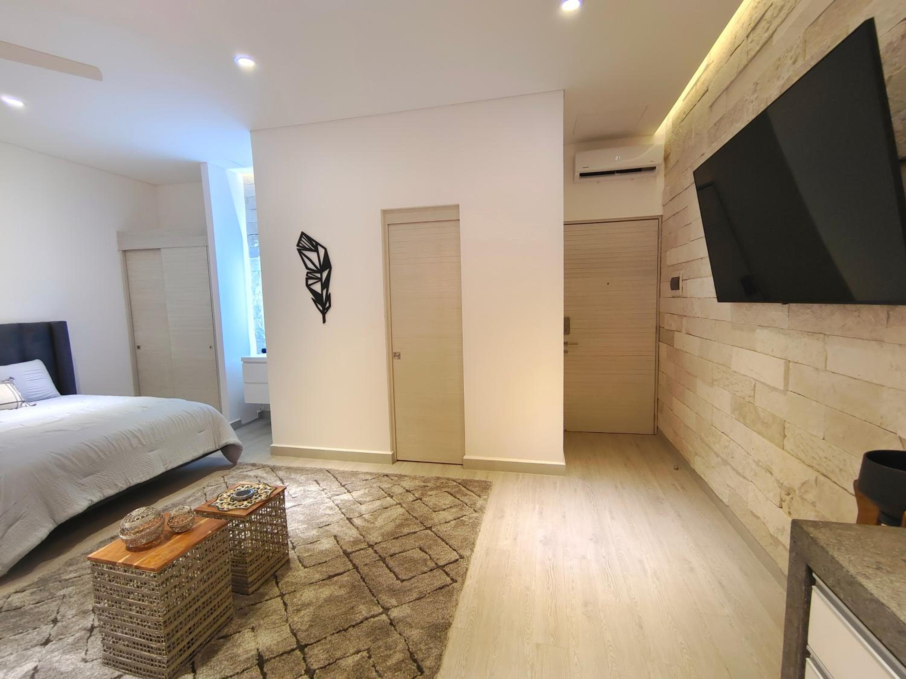 1st Luxury Warehouse — 9