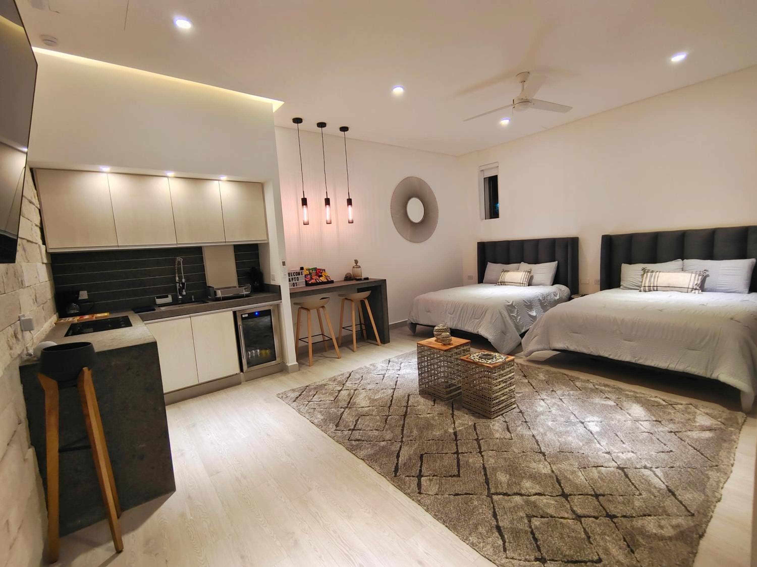 1st Luxury Warehouse — 2